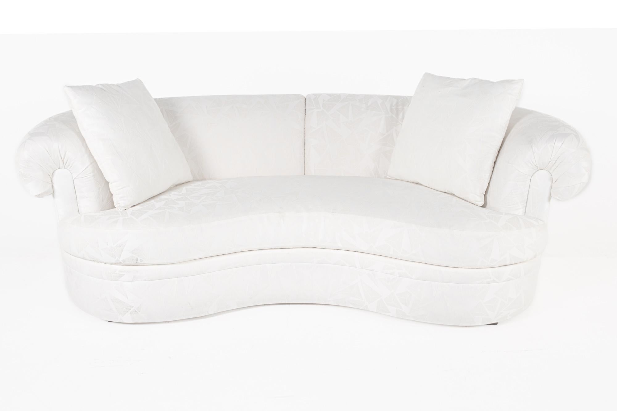 Bernhardt White upholstered curved sofa

This sofa measures: 90 wide x 44 deep x 33 inches high, with a seat height of 18 and arm height of 28 inches

This sofa is in Excellent Vintage Condition with minor marks, dents, and wear.

About
