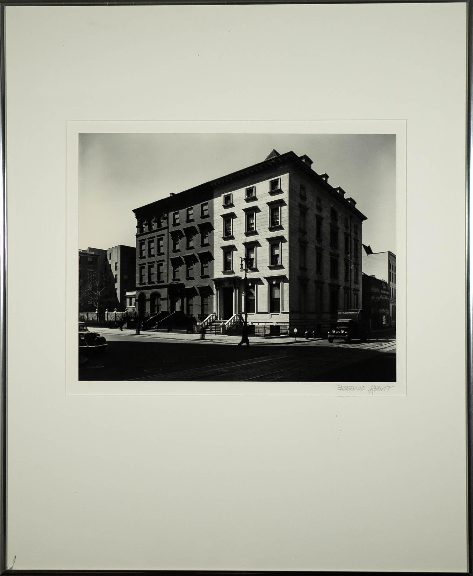 Black and White Photograph Bernice Abbott - La Cinquième Avenue Houses, #4, 6, 8, New York