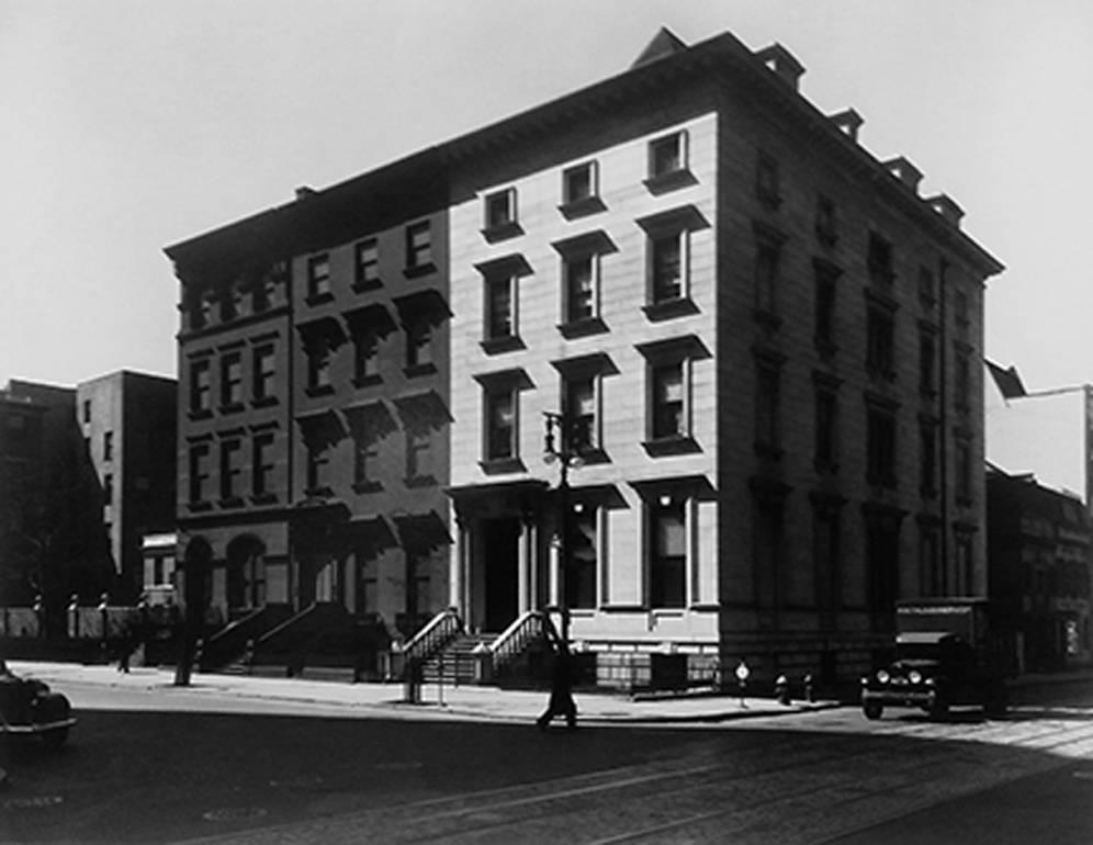 Black and White Photograph Bernice Abbott - Maisons de la Cinquième Avenue