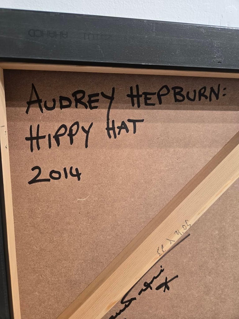 Bernie Taupin – „Hippie-Hut - Audrey Hepburn (ORIGINAL)“ im Angebot bei  1stDibs Deutschland, image size:768x1024