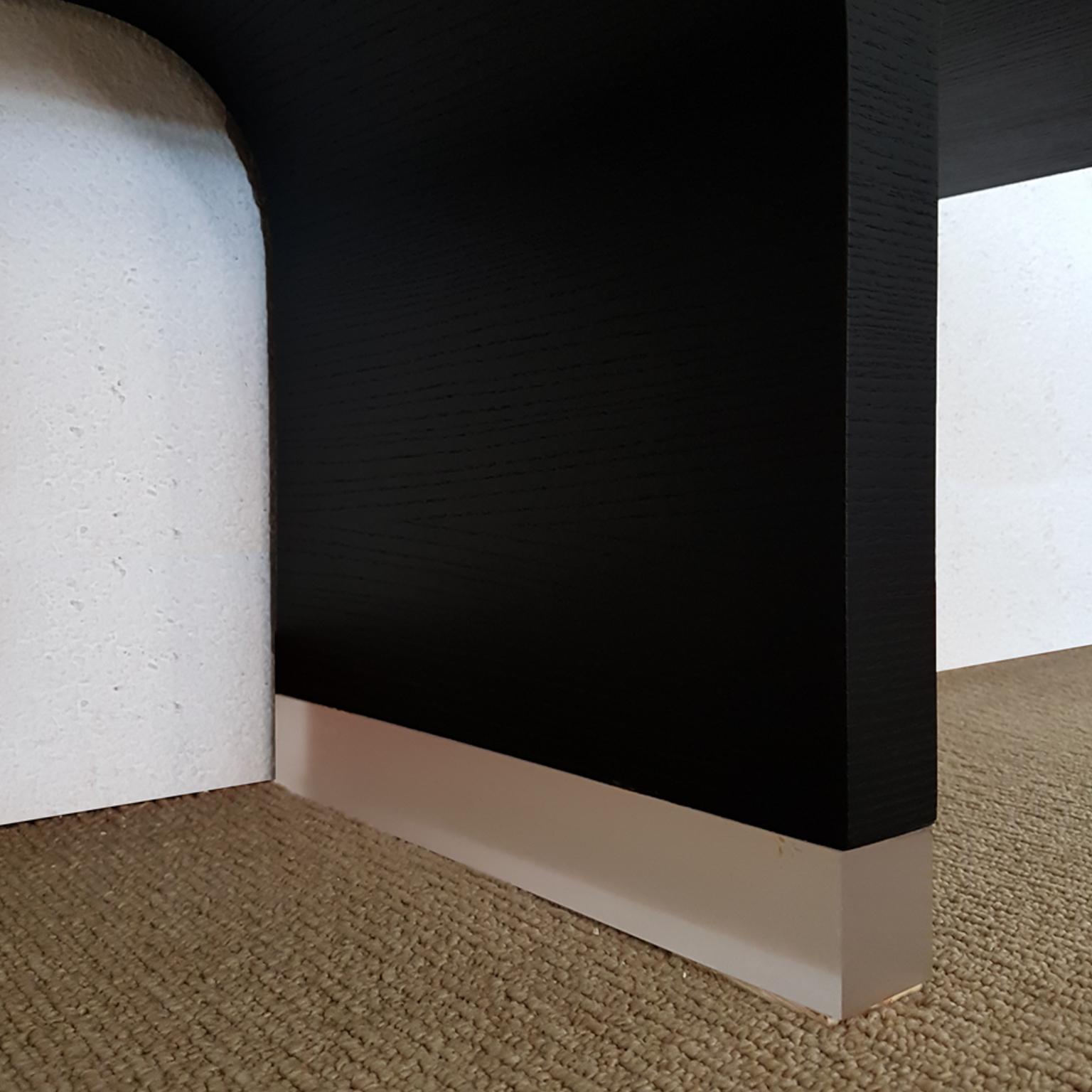 Bernini Italian Light and Dark Curved Ash Wood Bookcase, 2002, by Franco Poli (21. Jahrhundert und zeitgenössisch) im Angebot