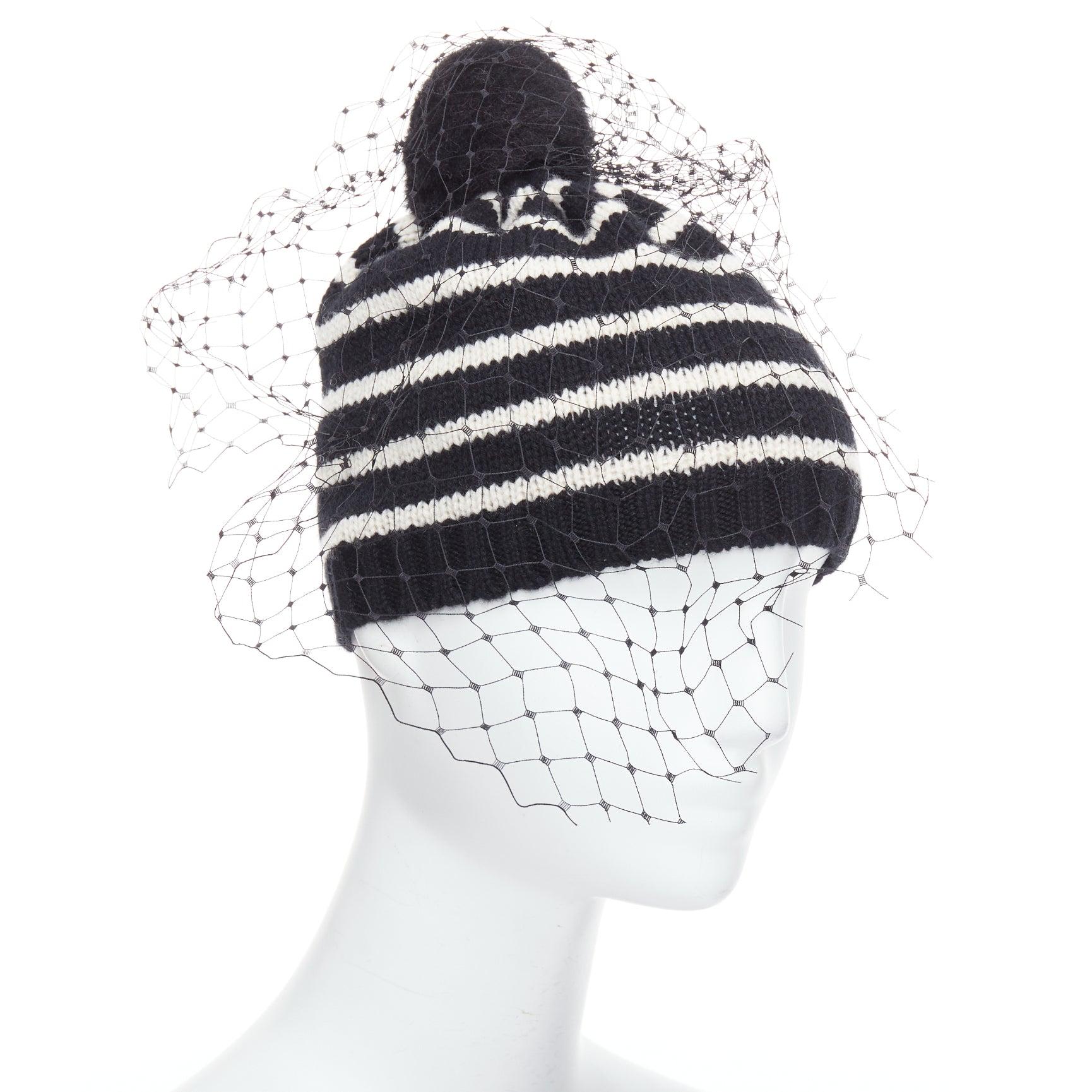 BERNSTOCK SPEIRS 100% cashmere black white striped veil beanie
Reference: NKLL/A00371
Brand: Bernstock Speirs
Material: Cashmere, Mesh
Color: Black, White
Pattern: Striped
Closure: Slip On
Made in: UK

CONDITION:
Condition: Excellent, this item was