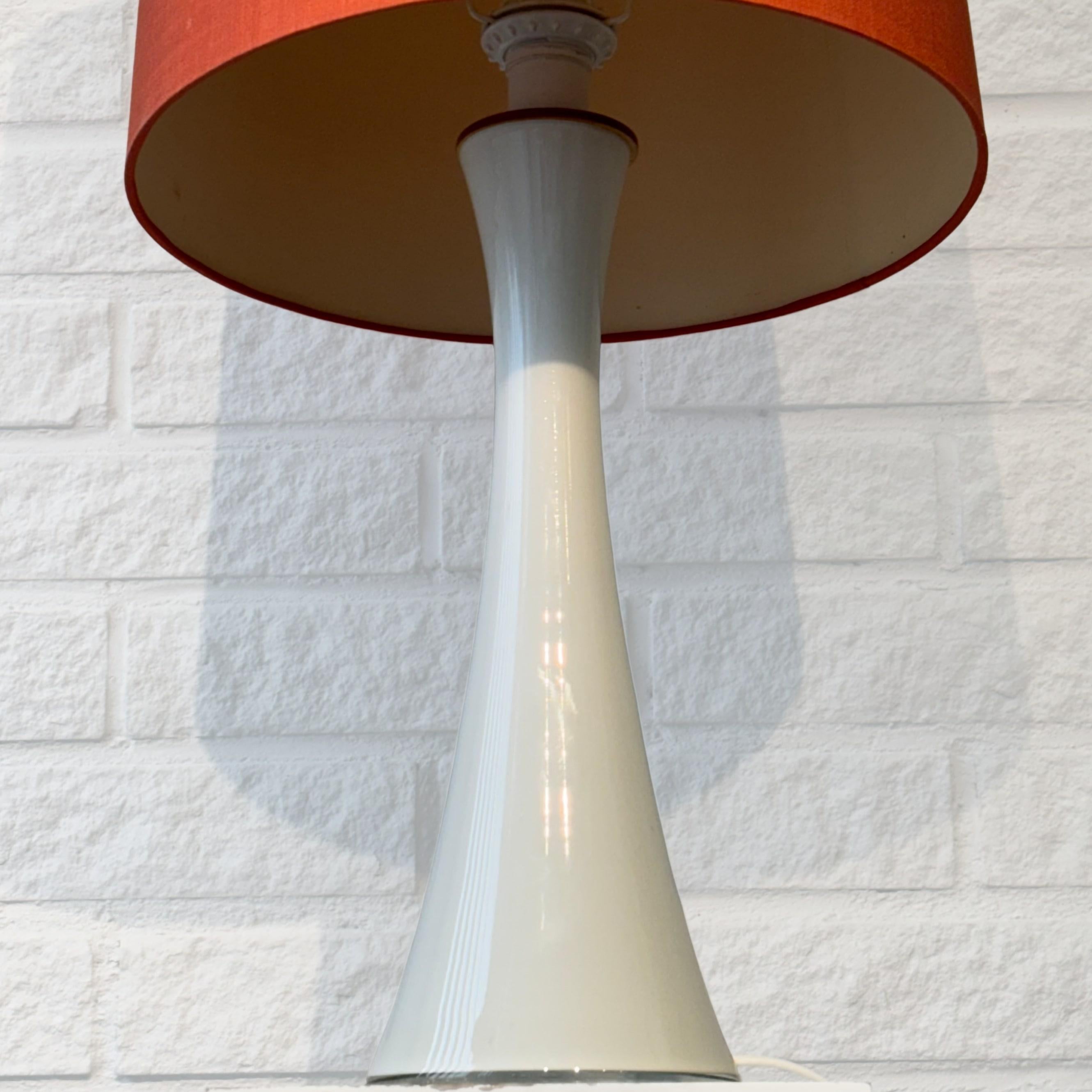 Bernt Nordstedt, Bergboms, mid century table lamp, glass & textile, Sweden 1960s In Good Condition For Sale In Forserum, SE