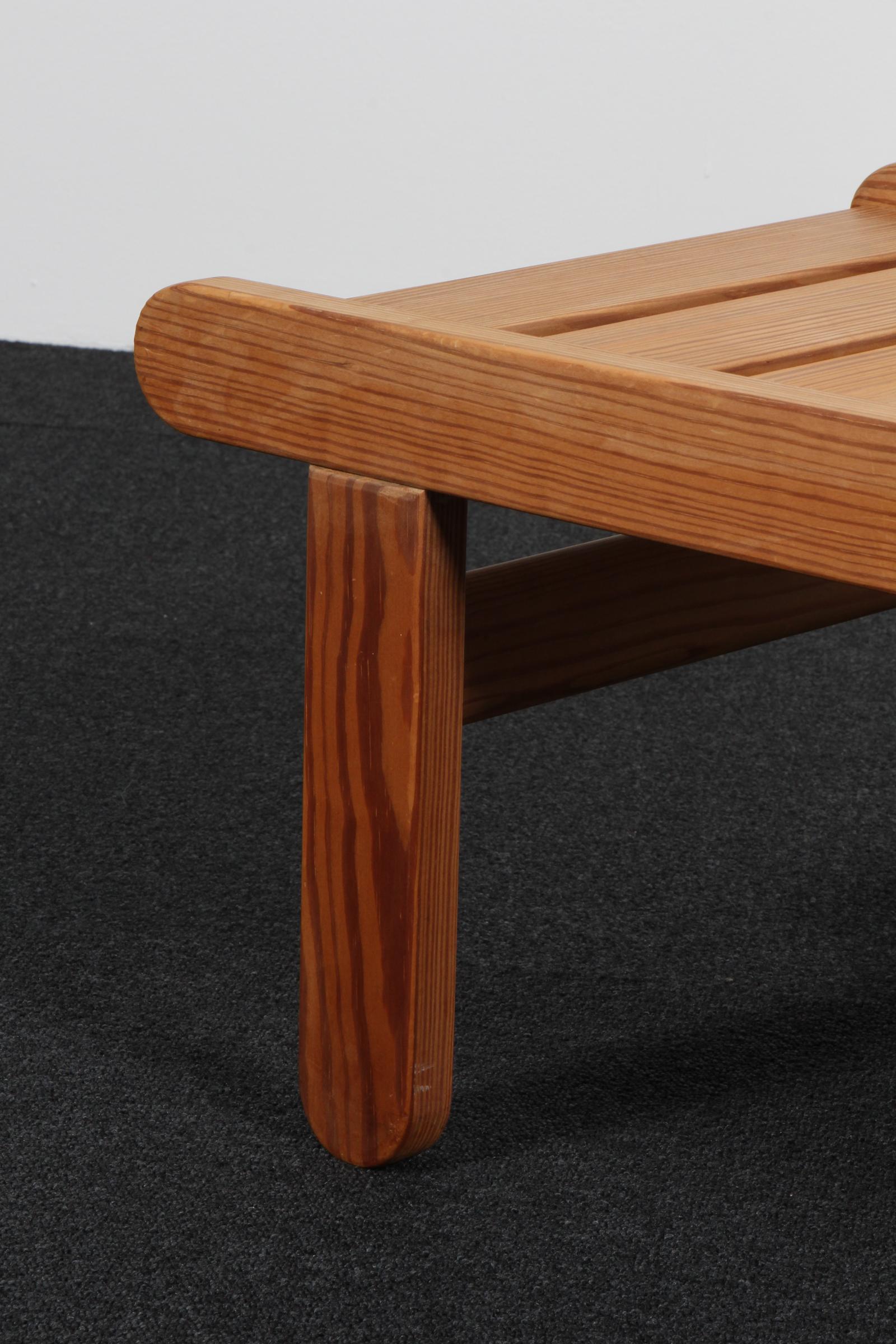 Banco / mesa de centro Bernt Pedersen de pino en Bueno estado para la venta en Esbjerg, DK