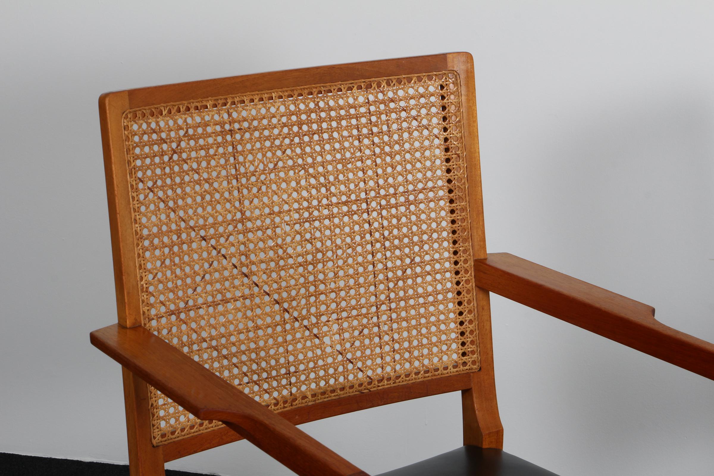 Bernt Pedersen pair of Armchairs, Mahogany and Cane Danés en venta