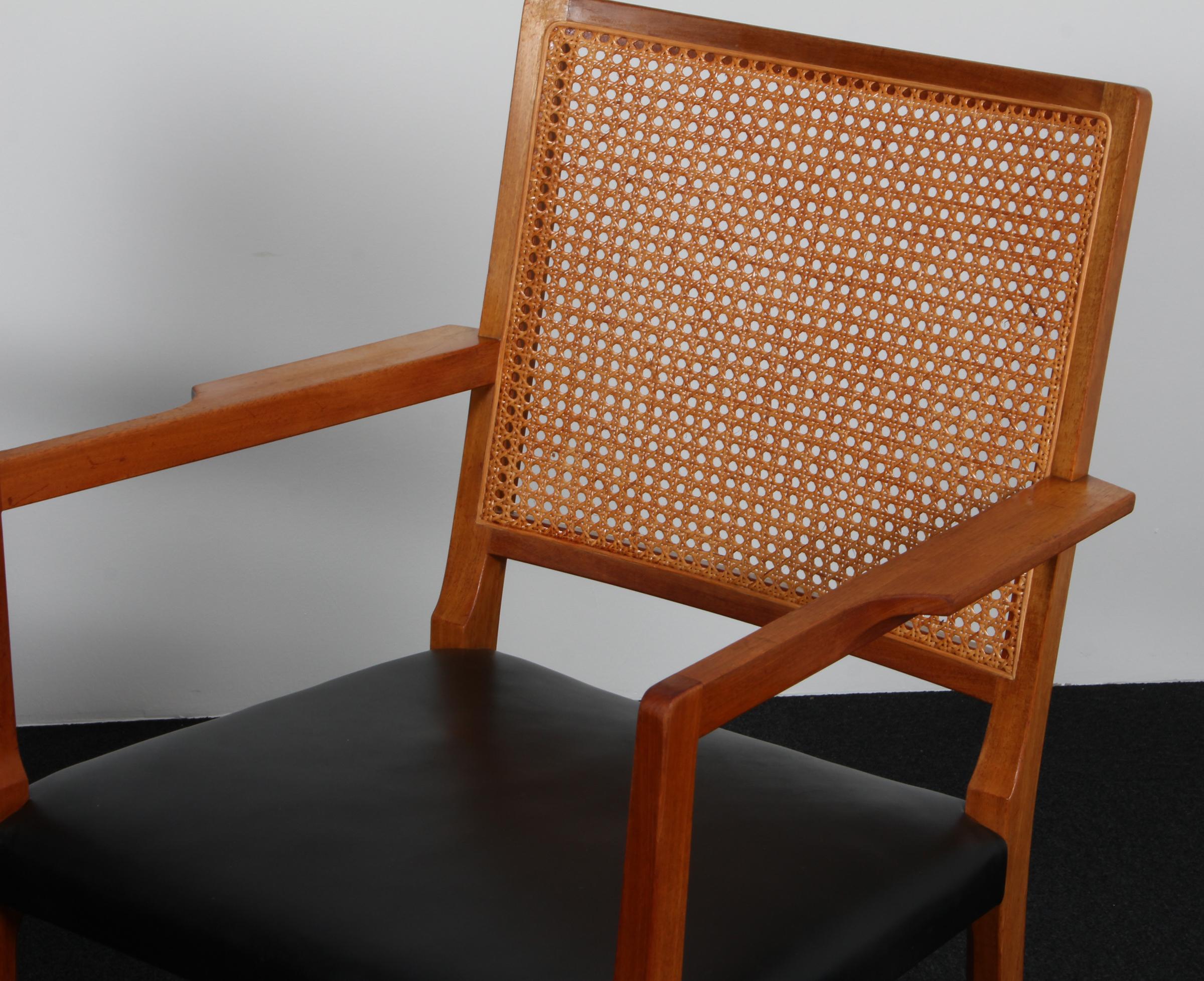 Bernt Pedersen pair of Armchairs, Mahogany and Cane en Excelente estado para la venta en Esbjerg, DK