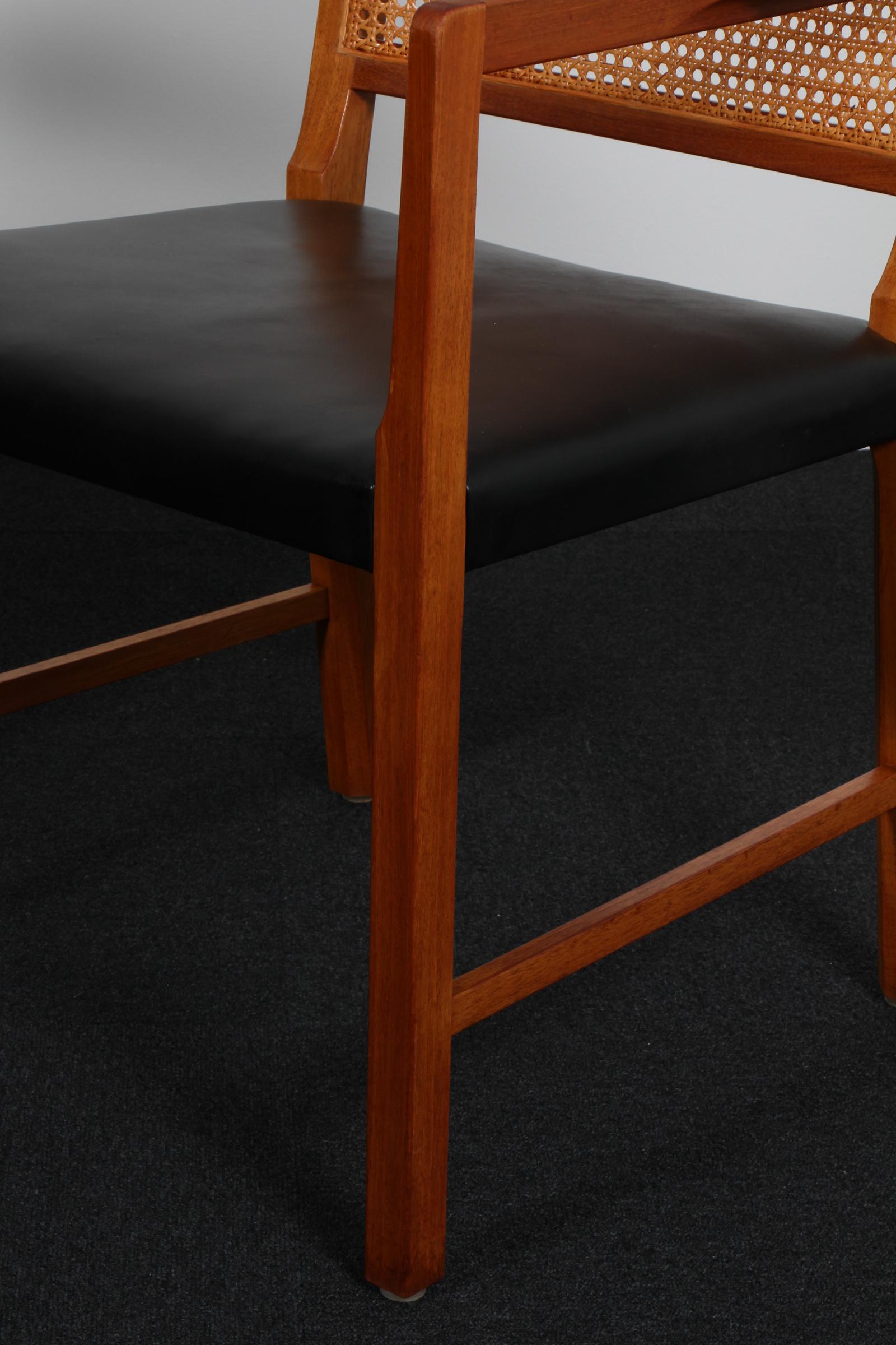 Bernt Pedersen pair of Armchairs, Mahogany and Cane mediados del siglo XX en venta