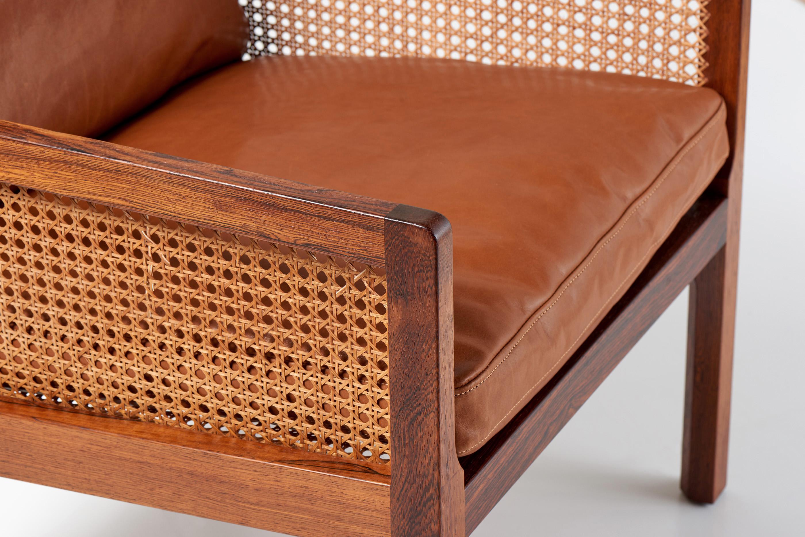 Bernt Petersen Cane Rosewood Lounge Chair 1960s In condizioni ottime in vendita a London, England