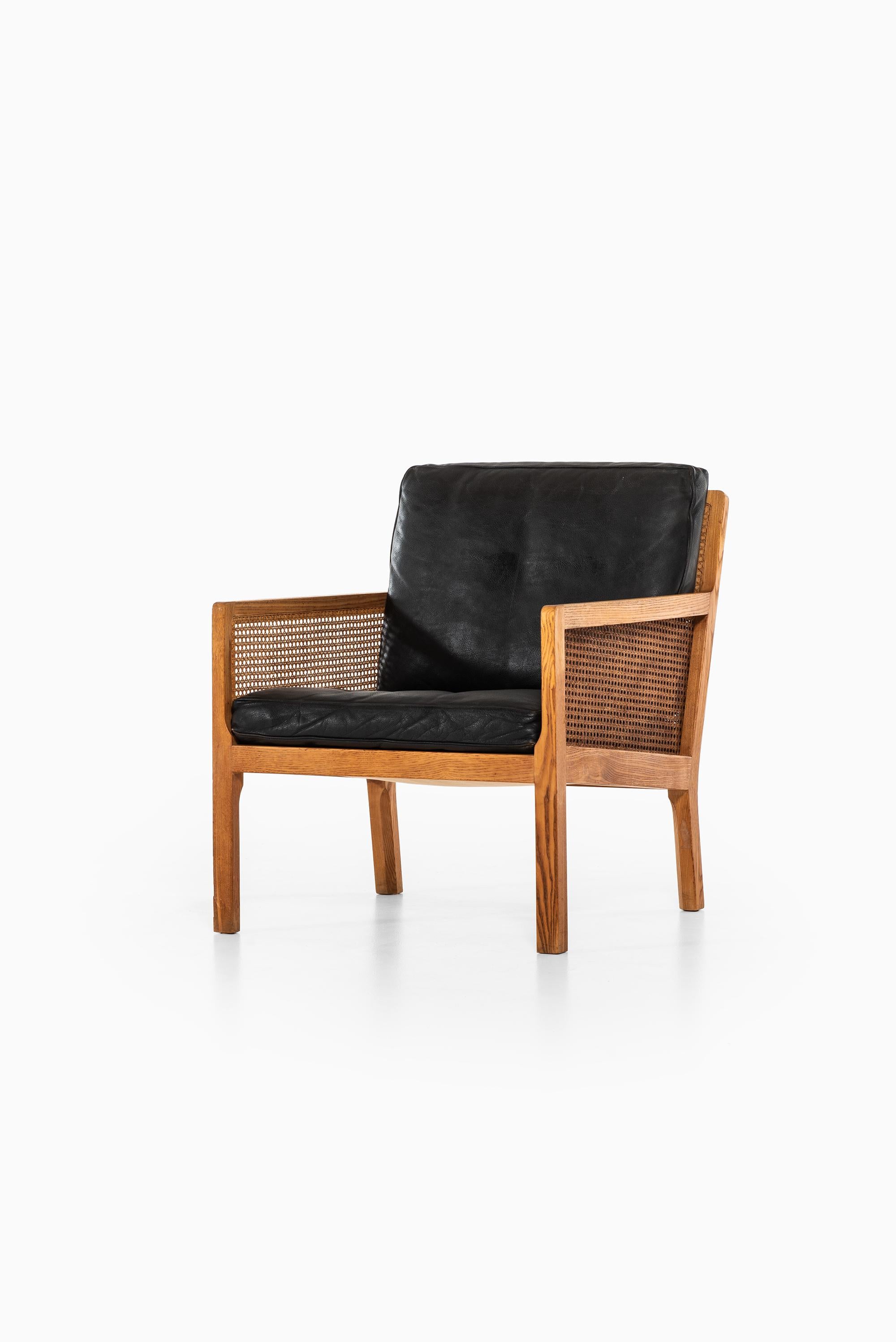 Scandinavian Modern Bernt Petersen Easy Chair Produced by Wørts Møbelsnedkeri in Denmark For Sale