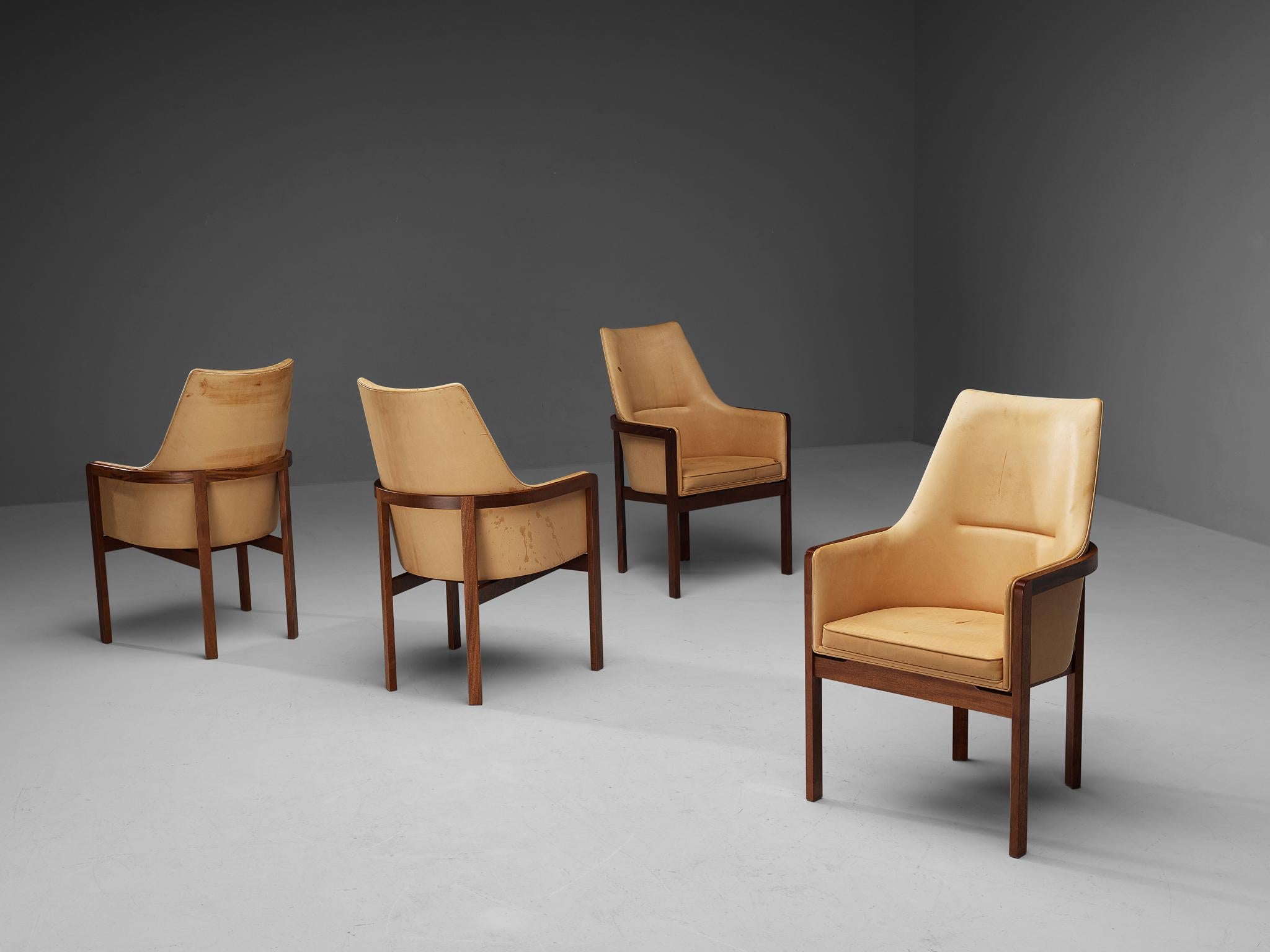 Milieu du XXe siècle Bernt Petersen for Søborg Møbelfabrik Ensemble de quatre chaises de salle à manger en cuir  en vente