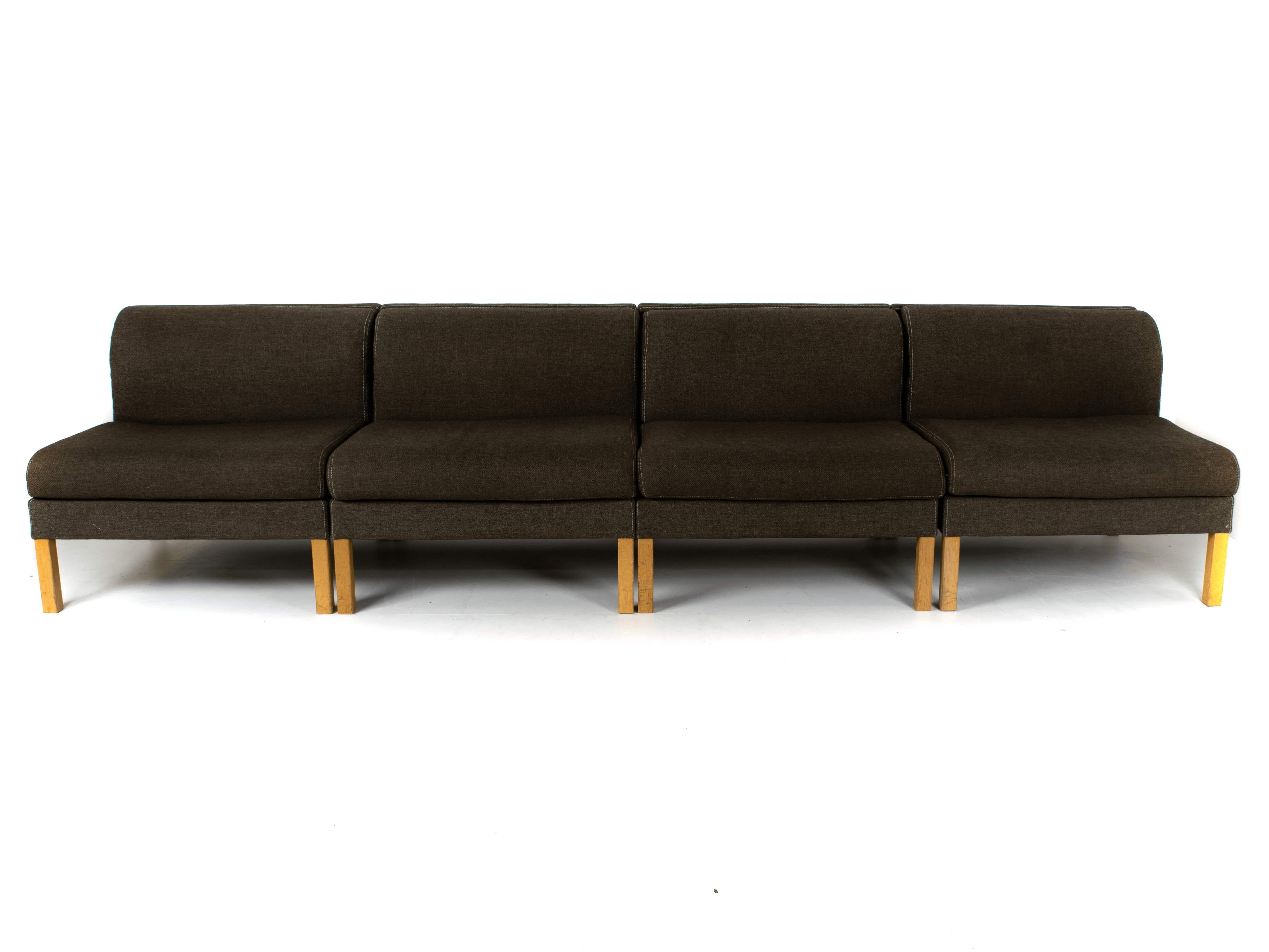 Bernt Petersen Modulares Sofa aus Eiche und Saga 180-Stoff, Dänemark, 1980 (Skandinavische Moderne) im Angebot