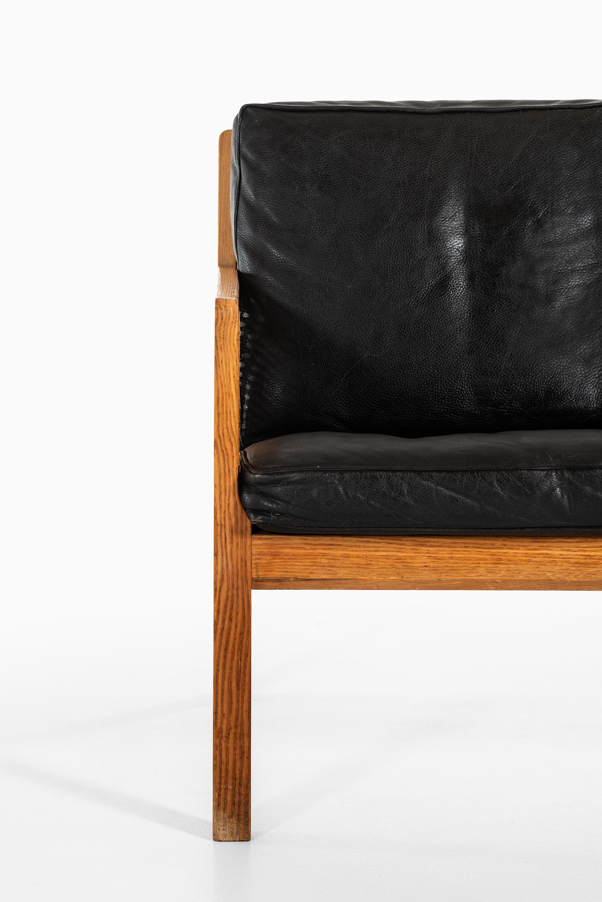 Sehr seltenes Sofa, entworfen von Bernt Petersen. Produziert von Wørts Møbelsnedkeri in Dänemark. Ein Sessel ist ebenfalls verfügbar.