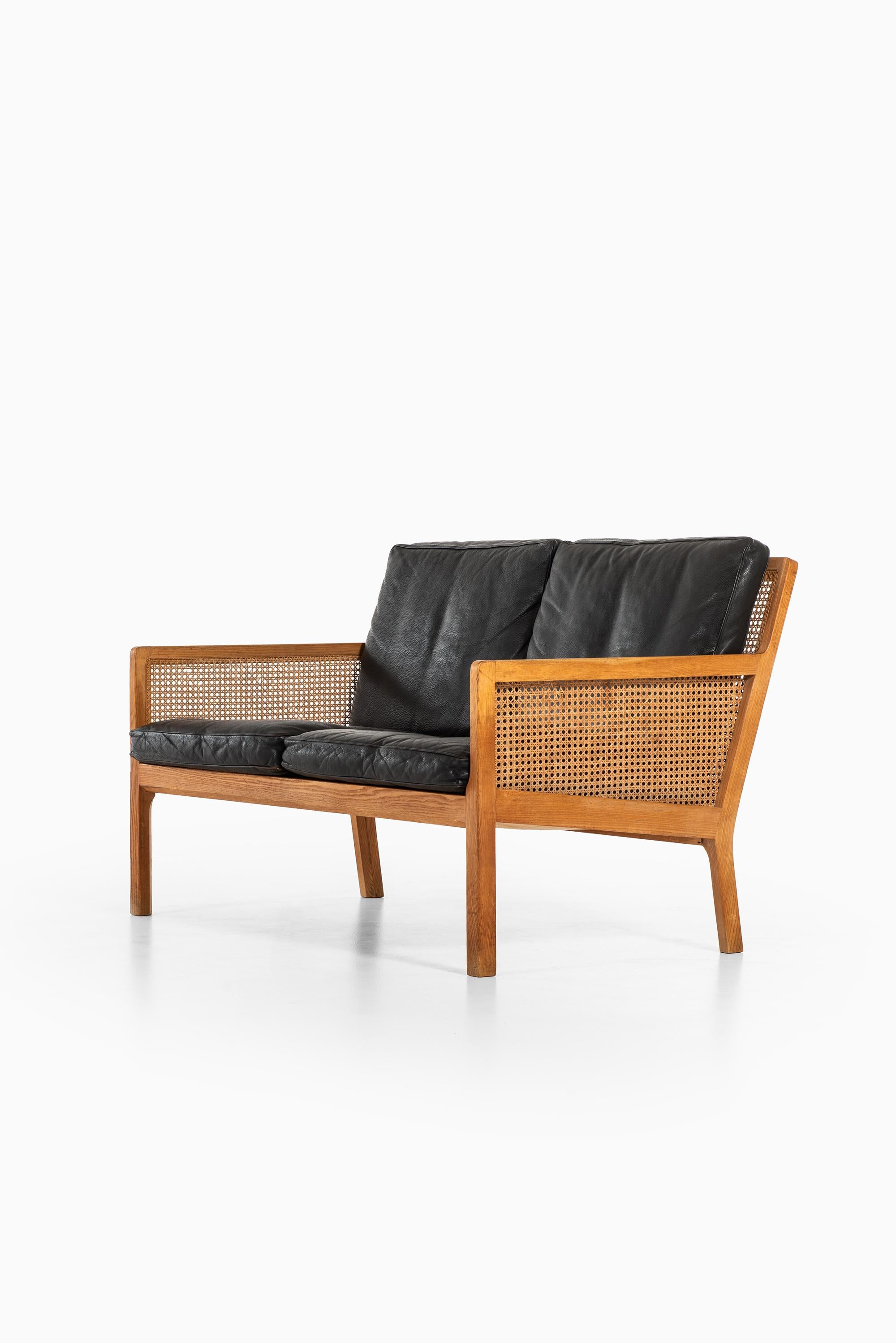 Scandinavian Modern Bernt Petersen Sofa Produced by Wørts Møbelsnedkeri in Denmark For Sale