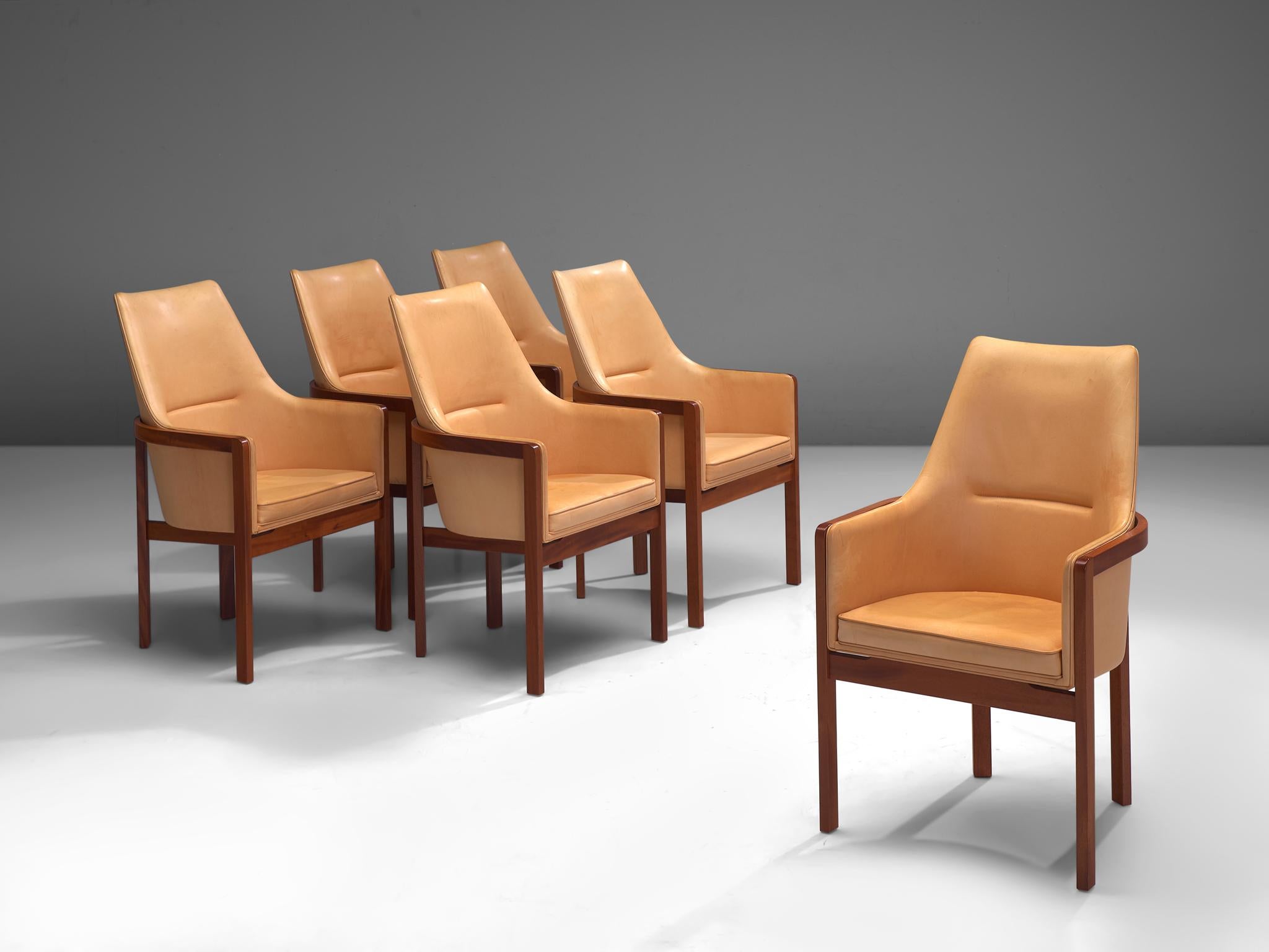 Bernt Peterson for Søborg Møbelfabrik, set of six dining chairs, leather and mahogany, Denmark, 1960s.

Elegant and comfortable set of six dining chairs desgined by Bernt in the 19650s. The chairs are executed in mahogany and naturel leather of