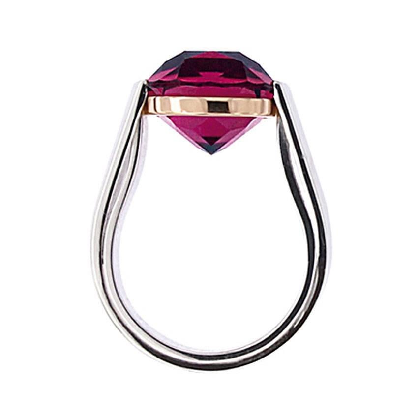 Contemporary 18 Karat White Gold Certified 11.5 Carat Cherry Rubelite Cushion Cocktail Ring For Sale