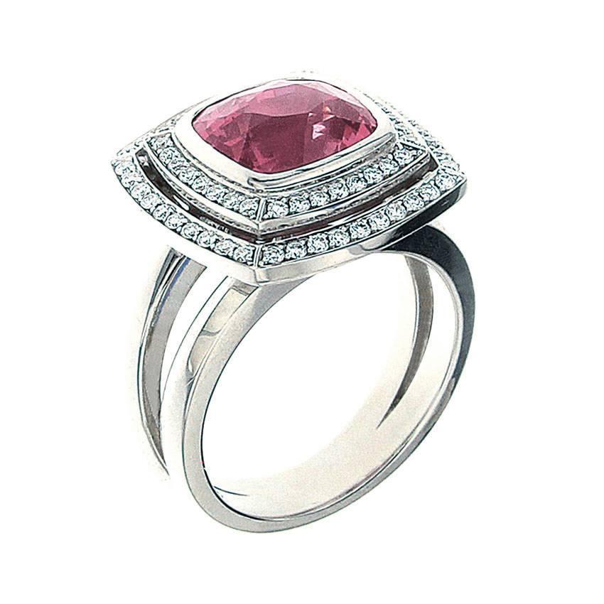 Berquin Certified 5.08 Carat Pink Spinel Cushion Gold Cocktail Ring For Sale