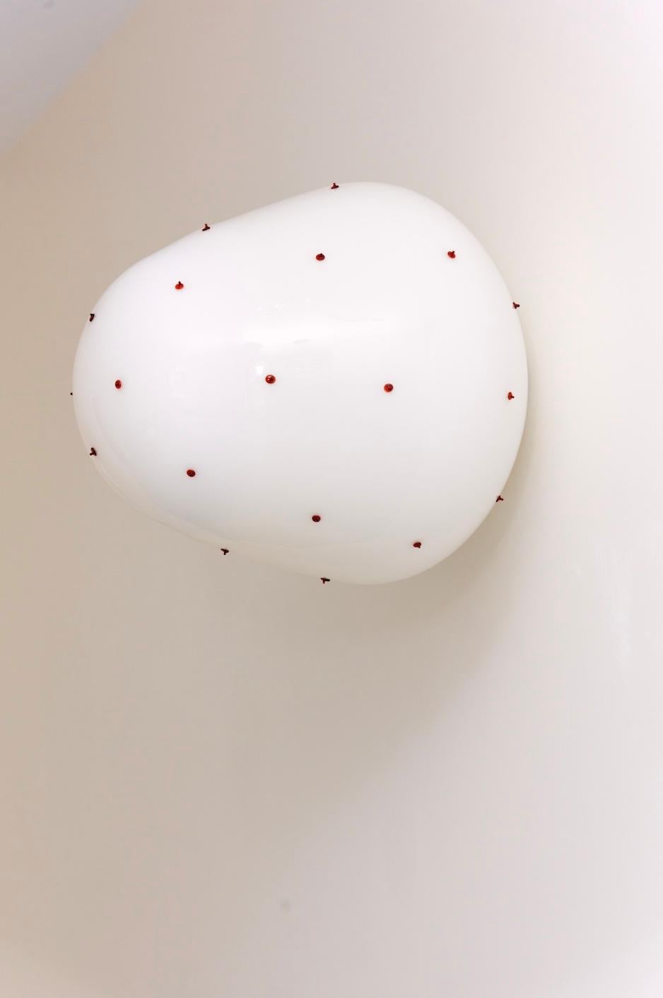 Berries, Blown glass Ceiling Light, Red Dots, Brass by Marie & Alexandre- Size M For Sale 3