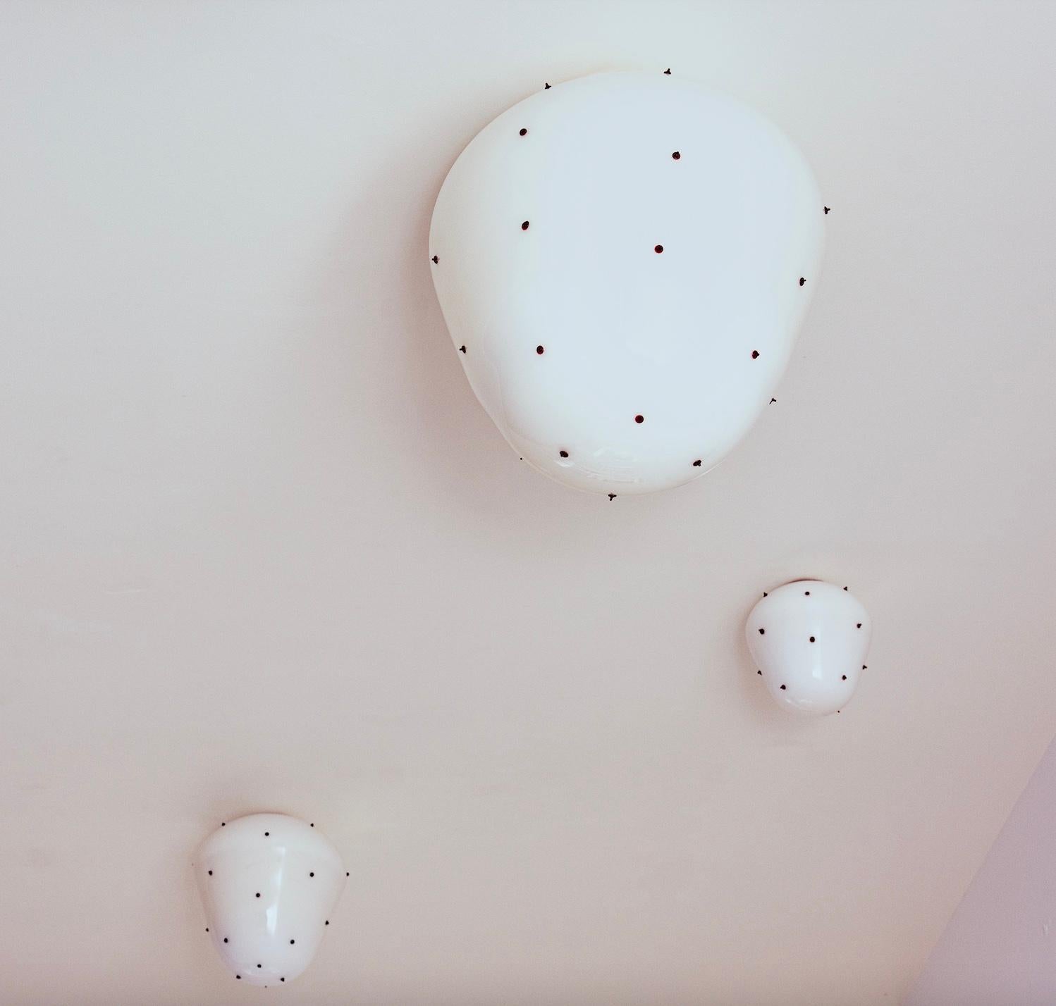 Contemporary Berries, Blown Glass Wall Light, Red Dots, Brass by Marie & Alexandre- Size M For Sale