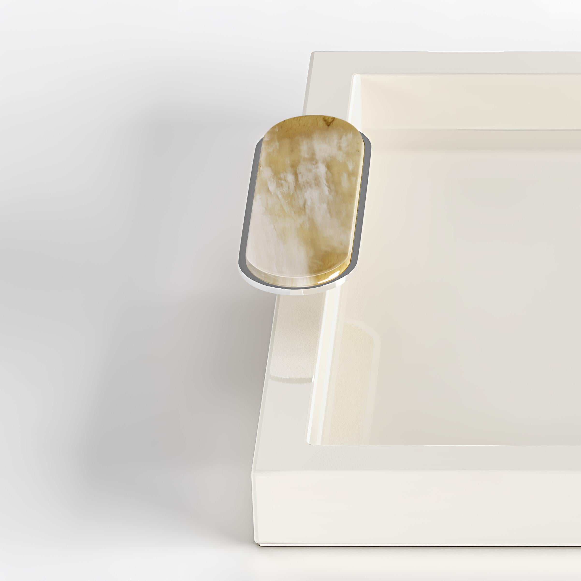 Berro is a practical and versatile tray designed for serving snacks and beverages with unparalleled elegance. Crafted from glossy ivory lacquered wood, Berro stands out for its refined handles in natural Corno Italiano and chromed brass, showcasing