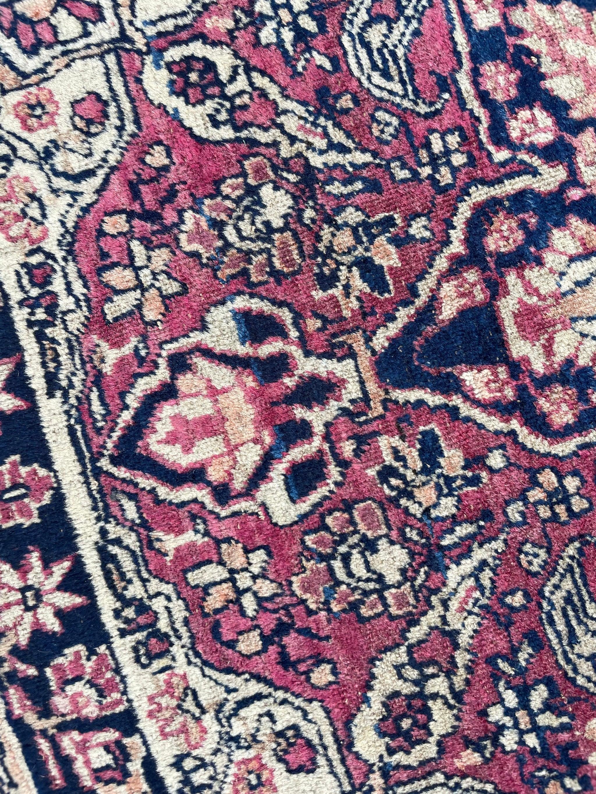 Noué à la main Tapis de Lavar A.I.Kerman, Berry & Sangria, c.1920-30's en vente