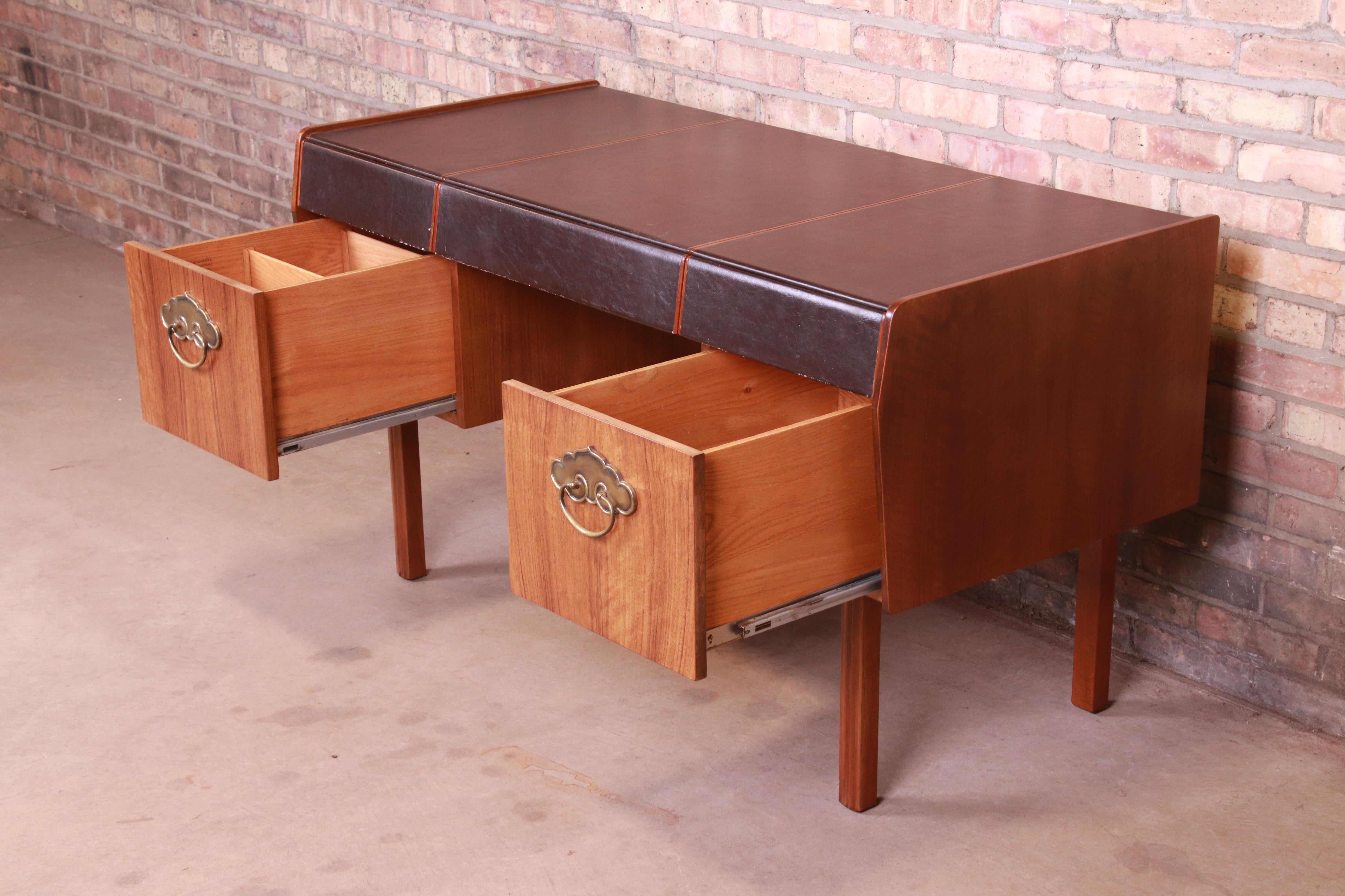 Bert England for John Widdicomb Mid-Century Modern Walnut Leather Top Desk For Sale 6
