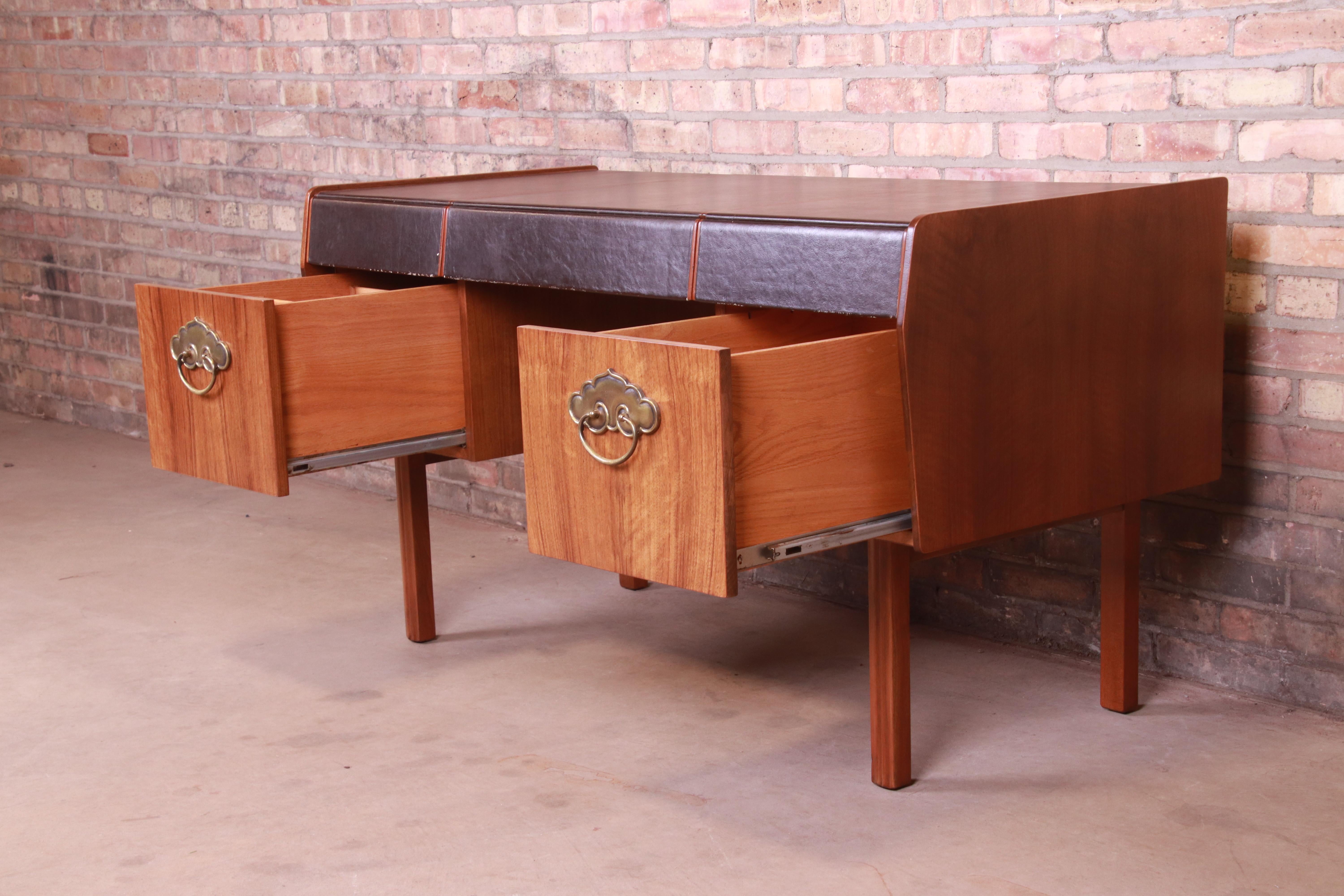 Bert England for John Widdicomb Mid-Century Modern Walnut Leather Top Desk For Sale 7