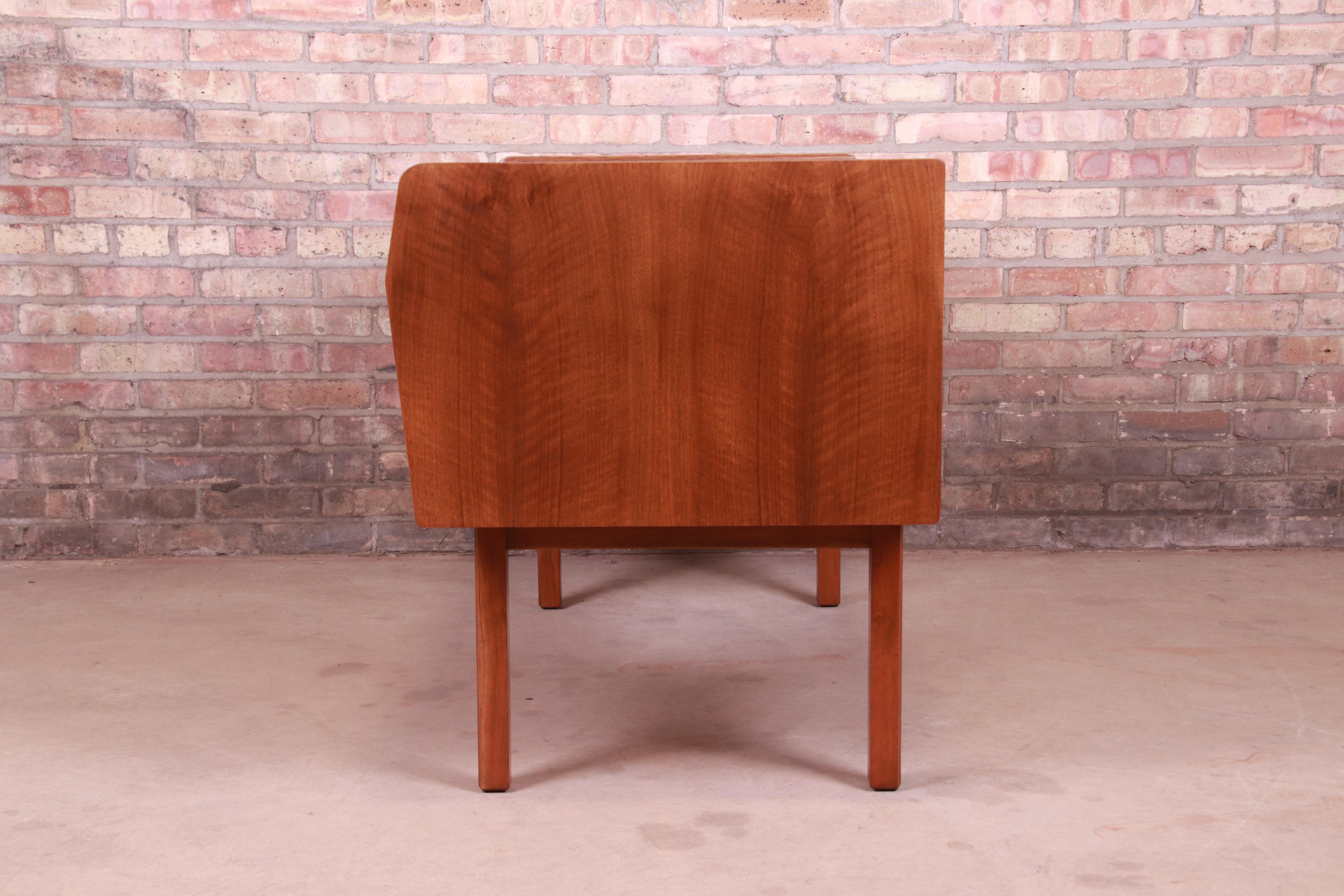 Bert England for John Widdicomb Mid-Century Modern Walnut Leather Top Desk For Sale 11