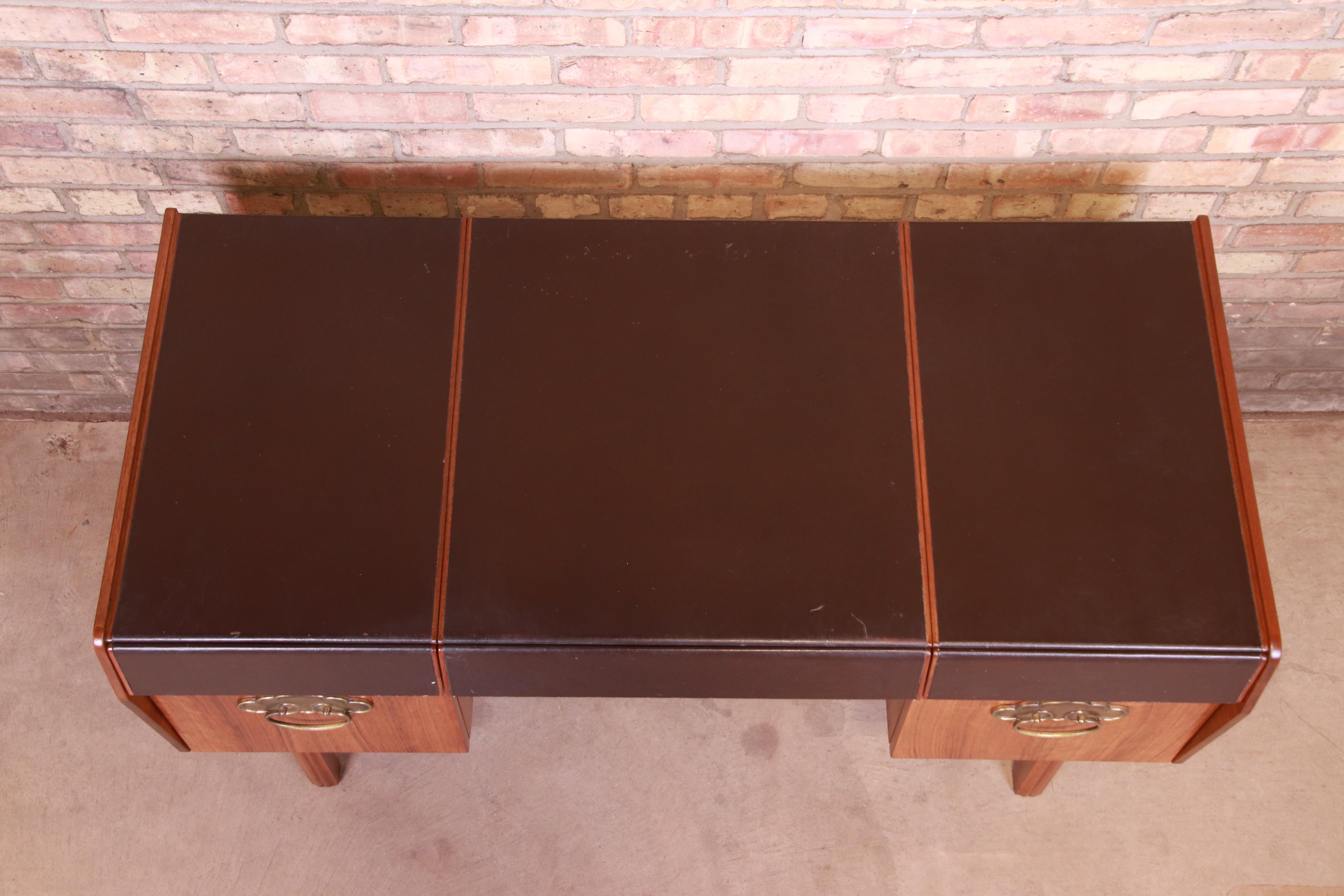 Bert England for John Widdicomb Mid-Century Modern Walnut Leather Top Desk For Sale 14