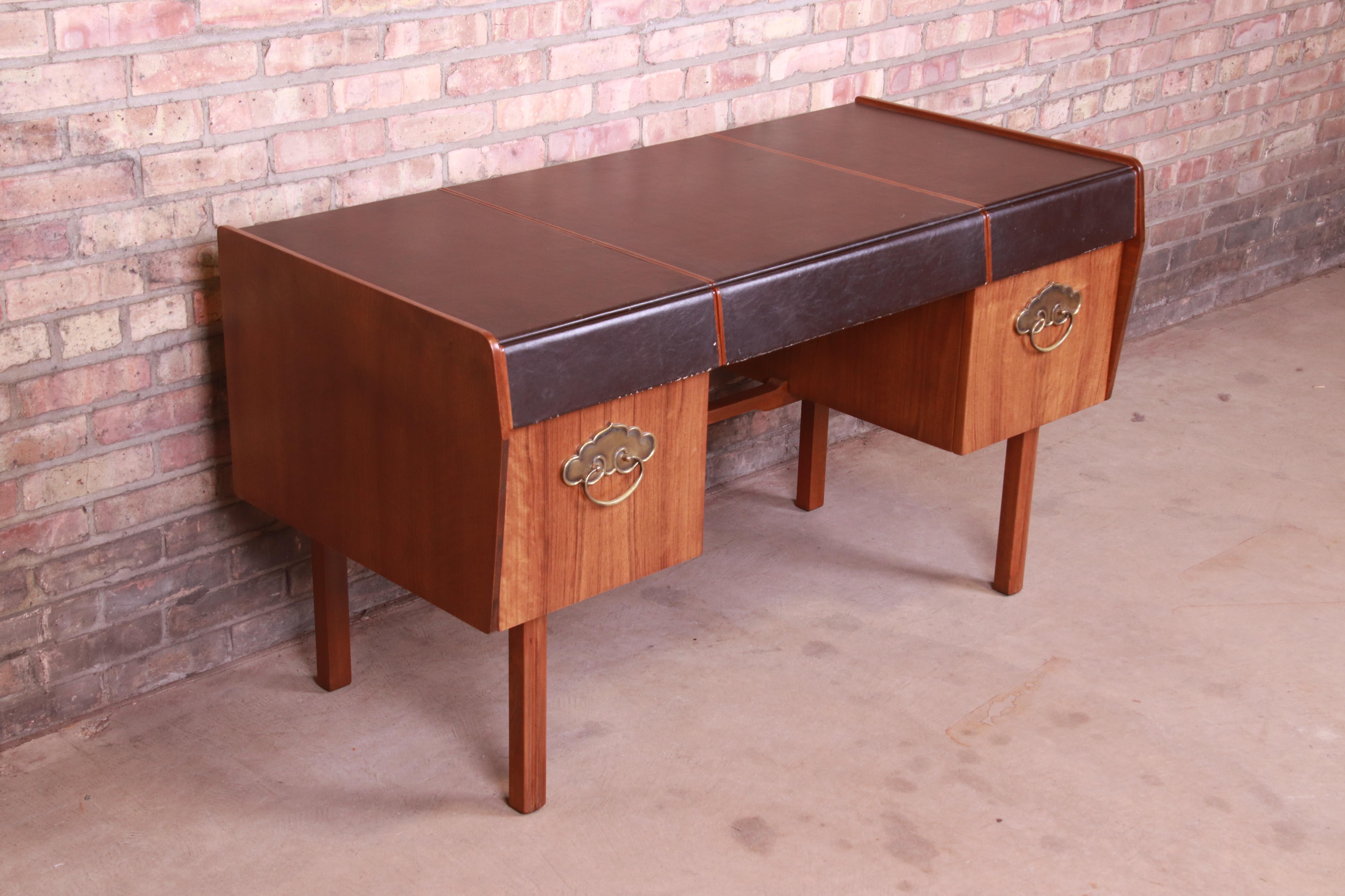 Mid-20th Century Bert England for John Widdicomb Mid-Century Modern Walnut Leather Top Desk For Sale