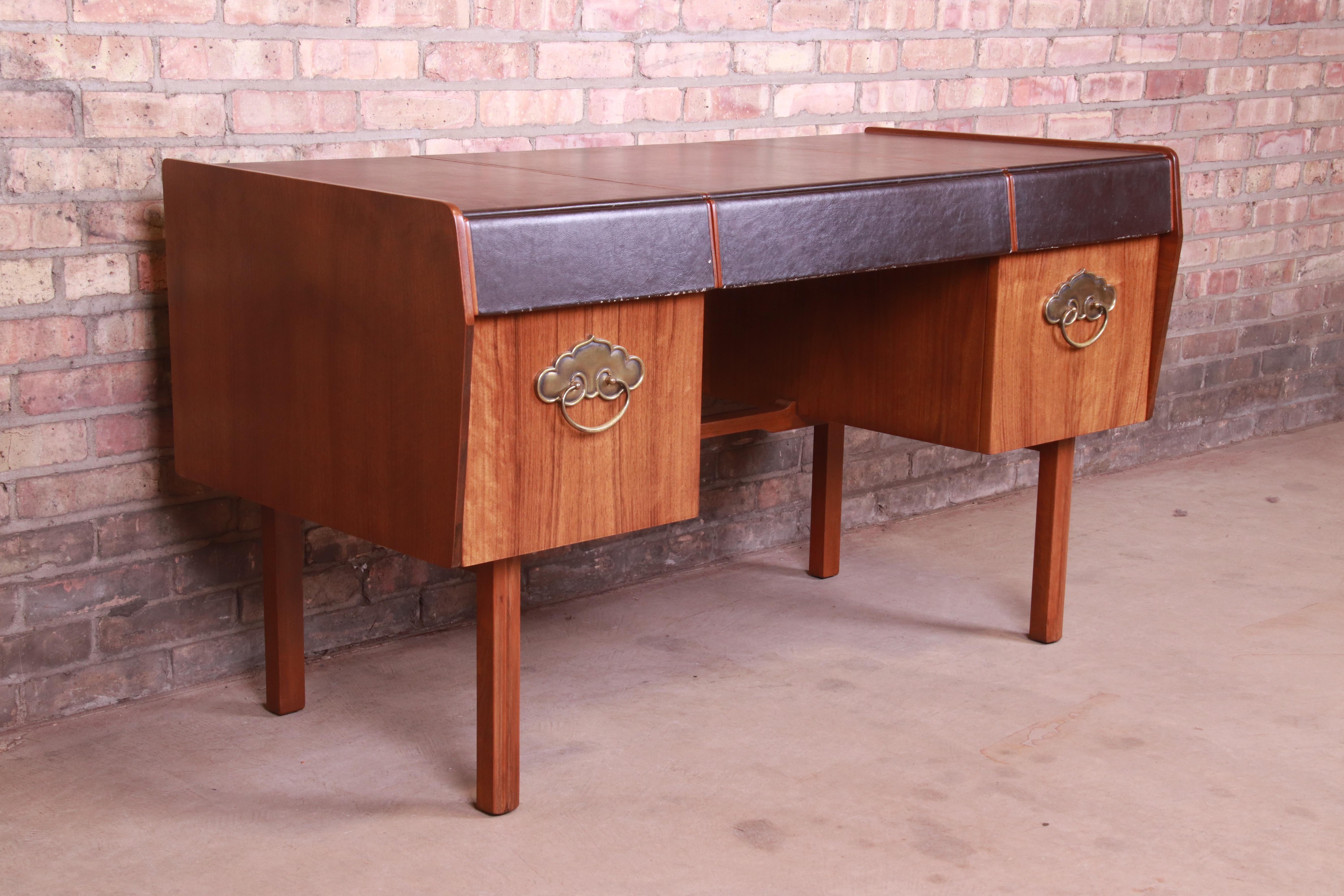 Bert England for John Widdicomb Mid-Century Modern Walnut Leather Top Desk For Sale 1