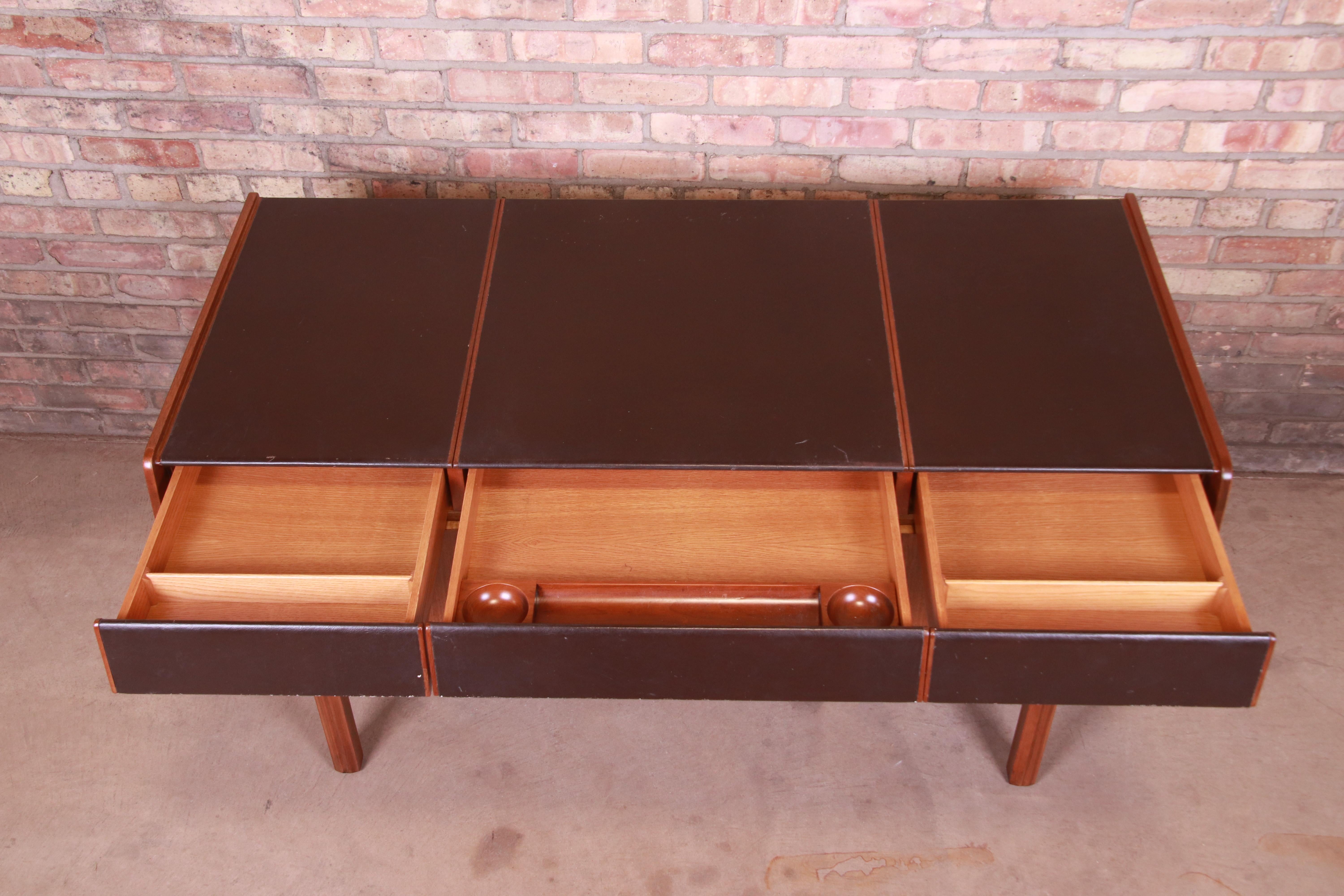 Bert England for John Widdicomb Mid-Century Modern Walnut Leather Top Desk For Sale 4