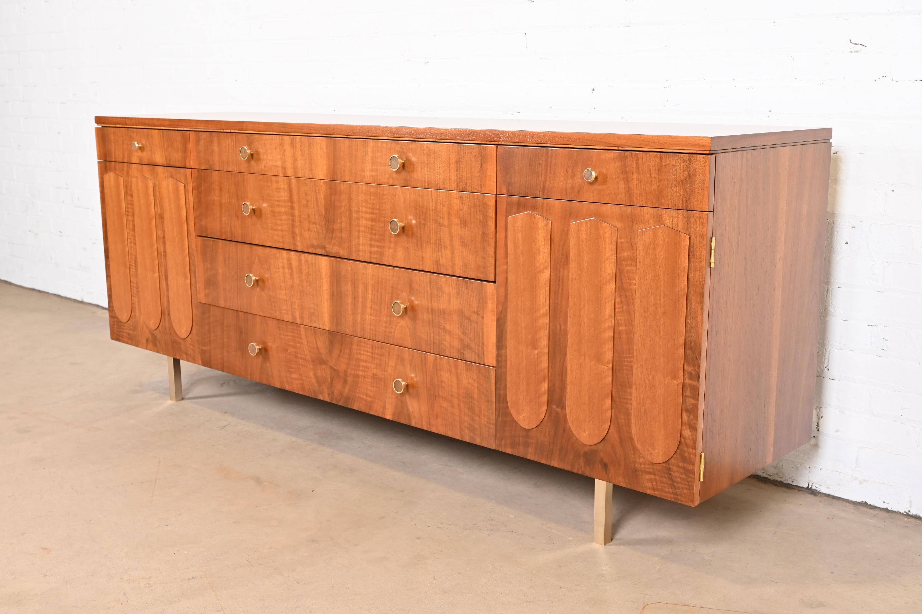 Bert England for Johnson Furniture Mid-Century Modern Walnut Dresser, Refinished In Good Condition For Sale In South Bend, IN