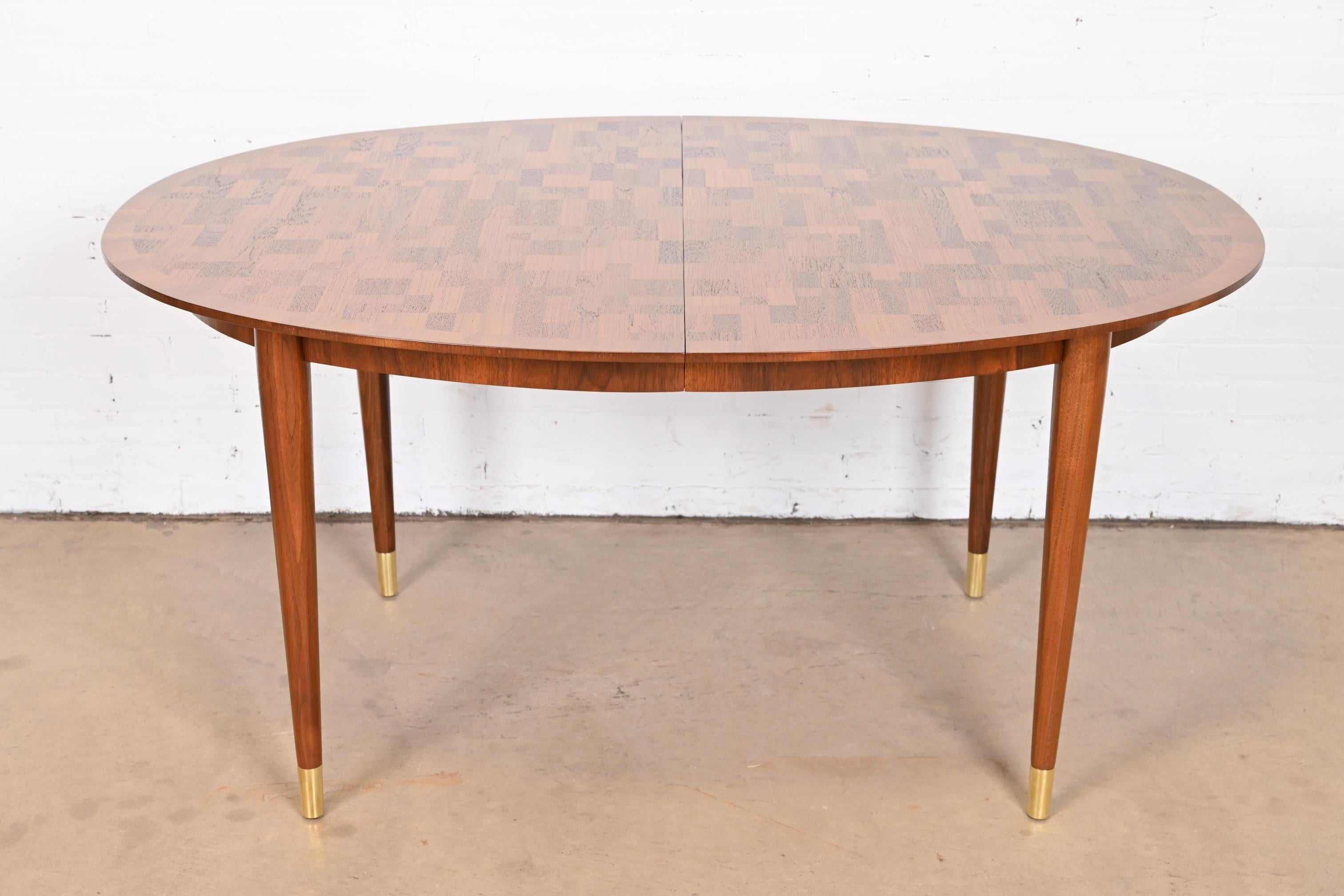 Bert England for Johnson Furniture table de salle à manger en noyer patchwork, revernie en vente 4