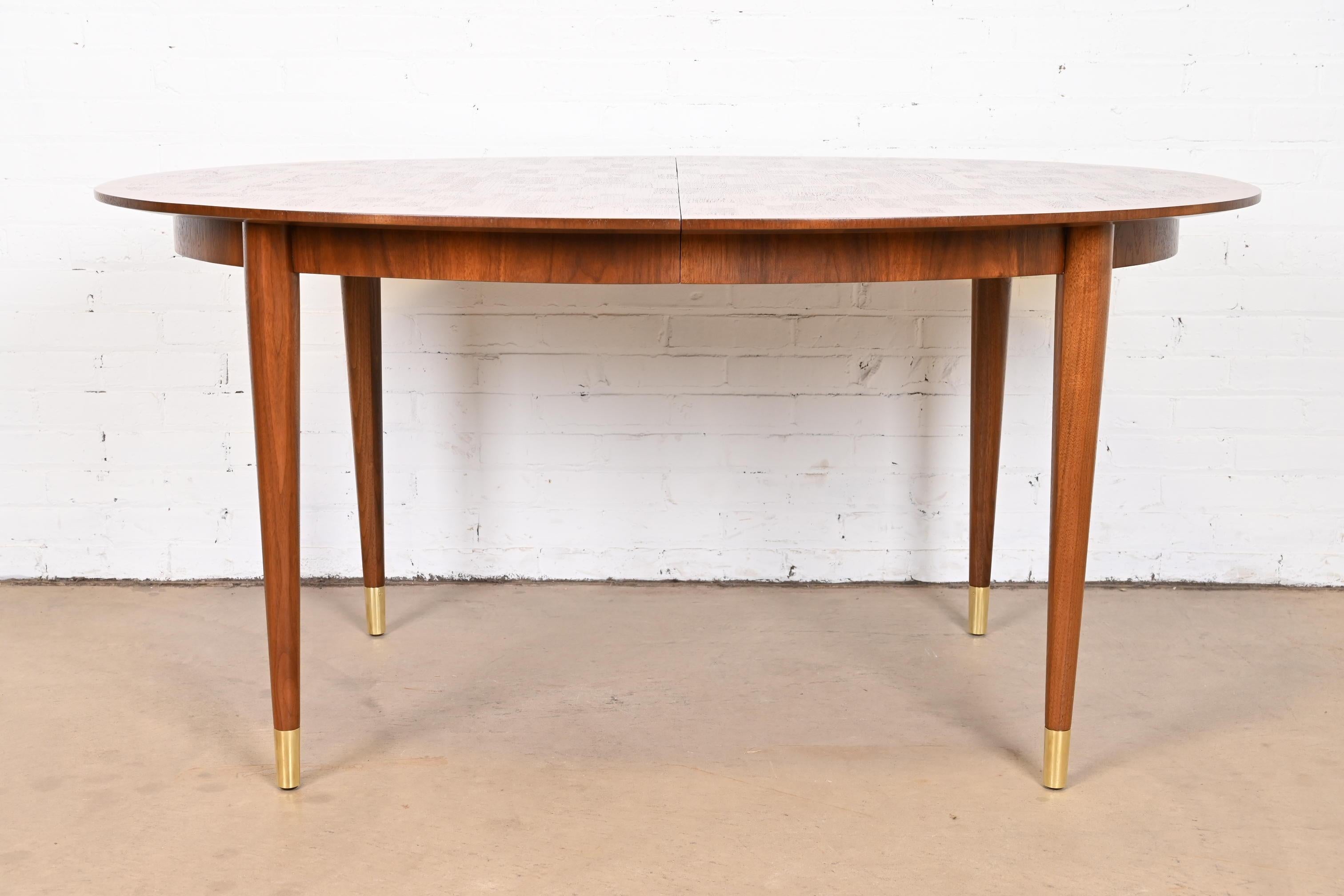 Bert England for Johnson Furniture table de salle à manger en noyer patchwork, revernie en vente 5