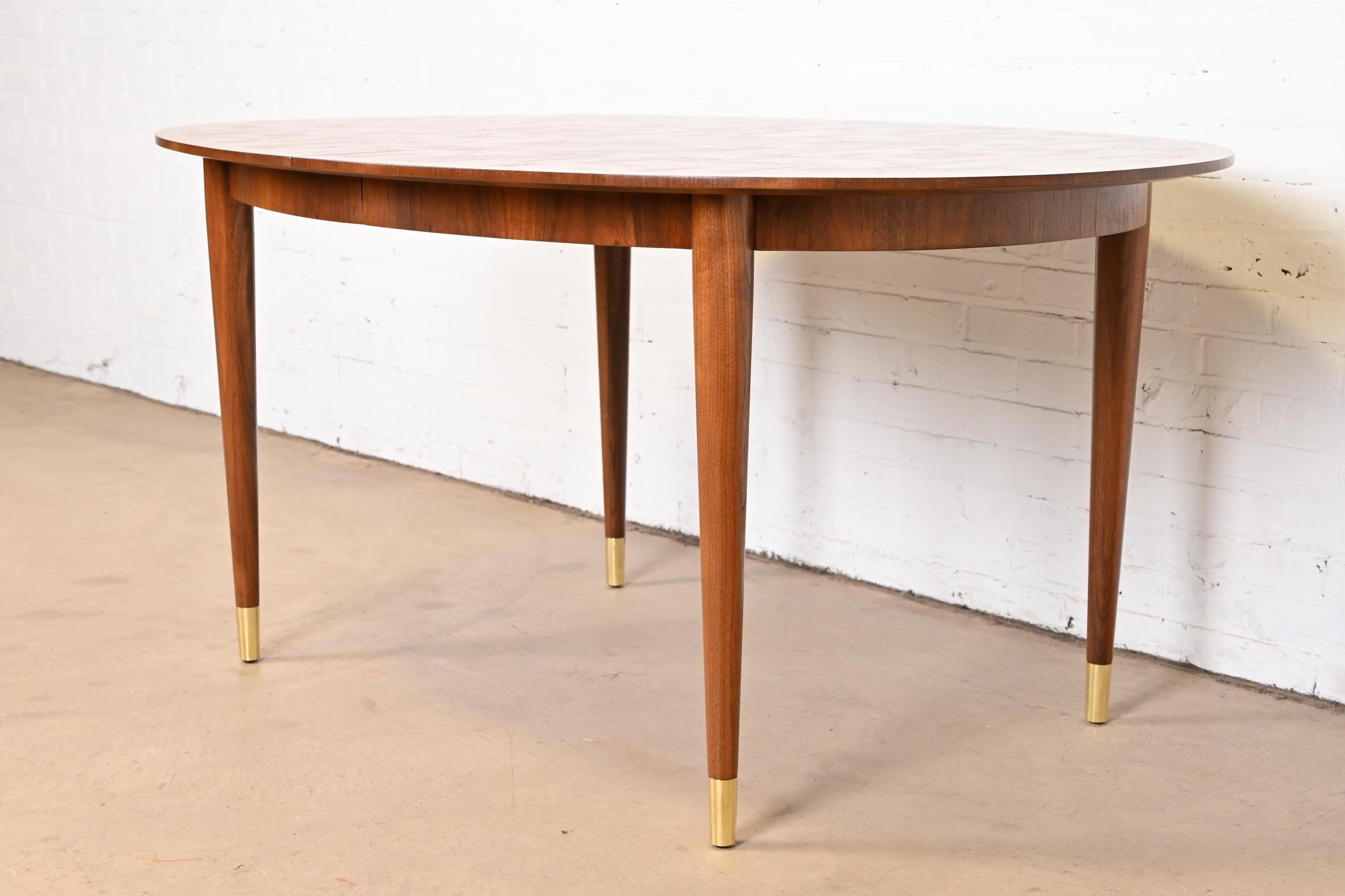 Bert England for Johnson Furniture table de salle à manger en noyer patchwork, revernie en vente 7