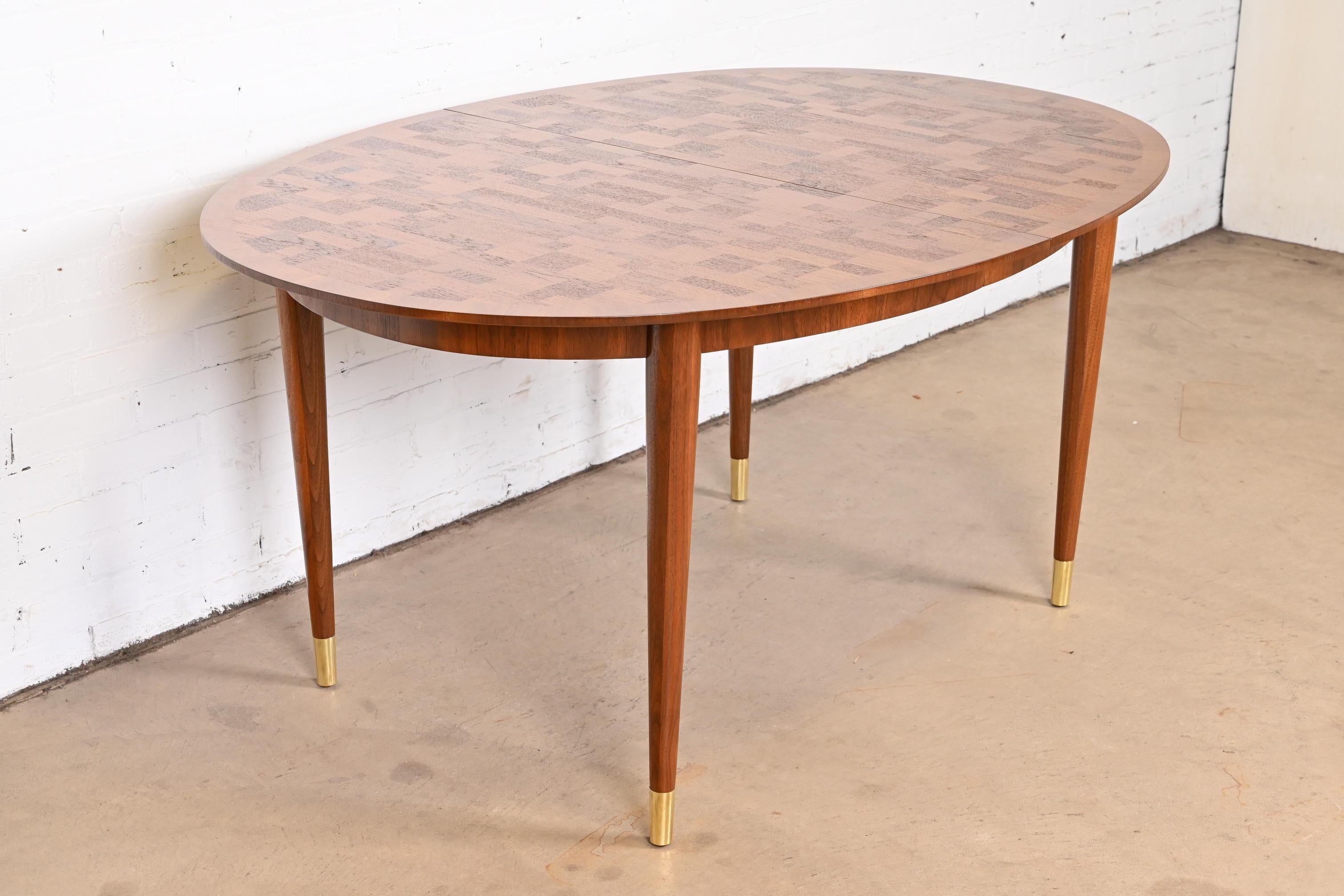 Bert England for Johnson Furniture table de salle à manger en noyer patchwork, revernie en vente 8