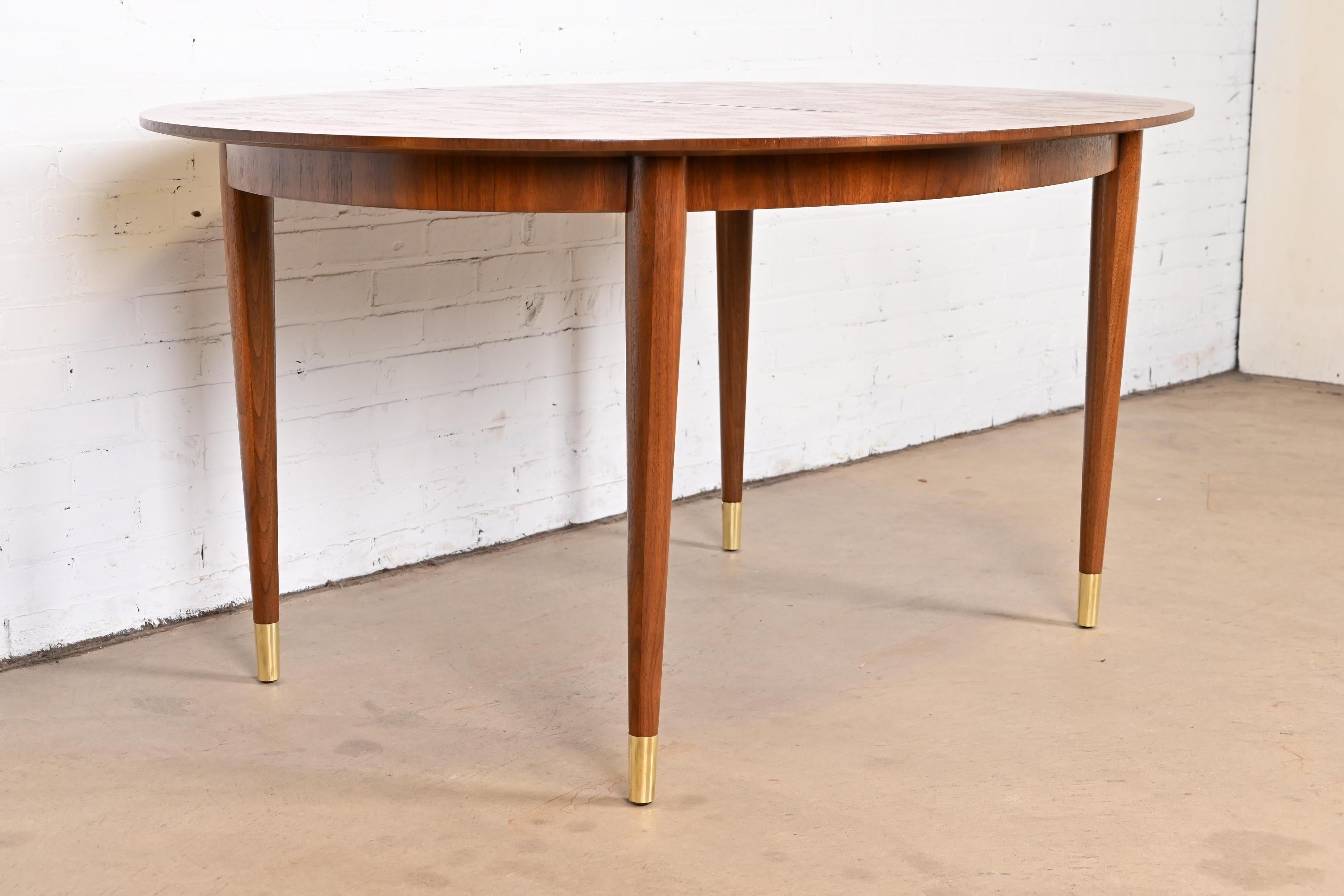 Bert England for Johnson Furniture table de salle à manger en noyer patchwork, revernie en vente 9