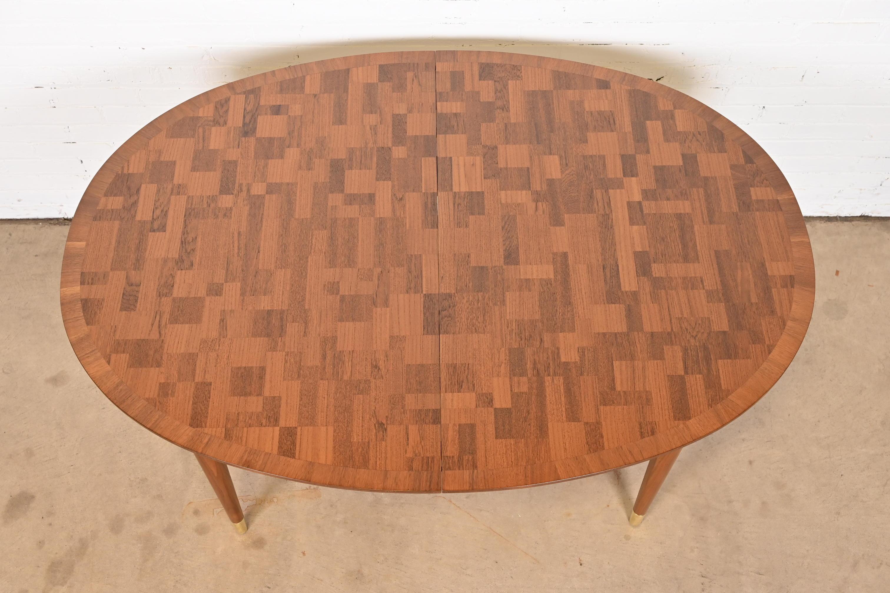 Bert England for Johnson Furniture table de salle à manger en noyer patchwork, revernie en vente 10