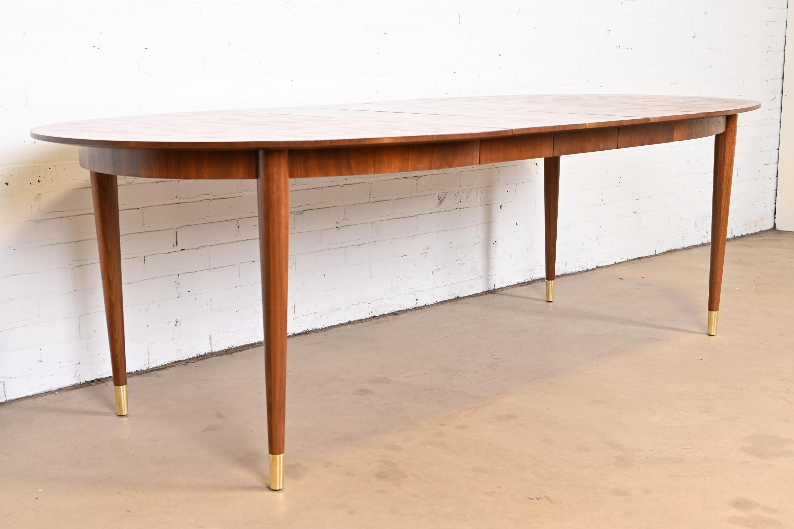 Laiton Bert England for Johnson Furniture table de salle à manger en noyer patchwork, revernie en vente