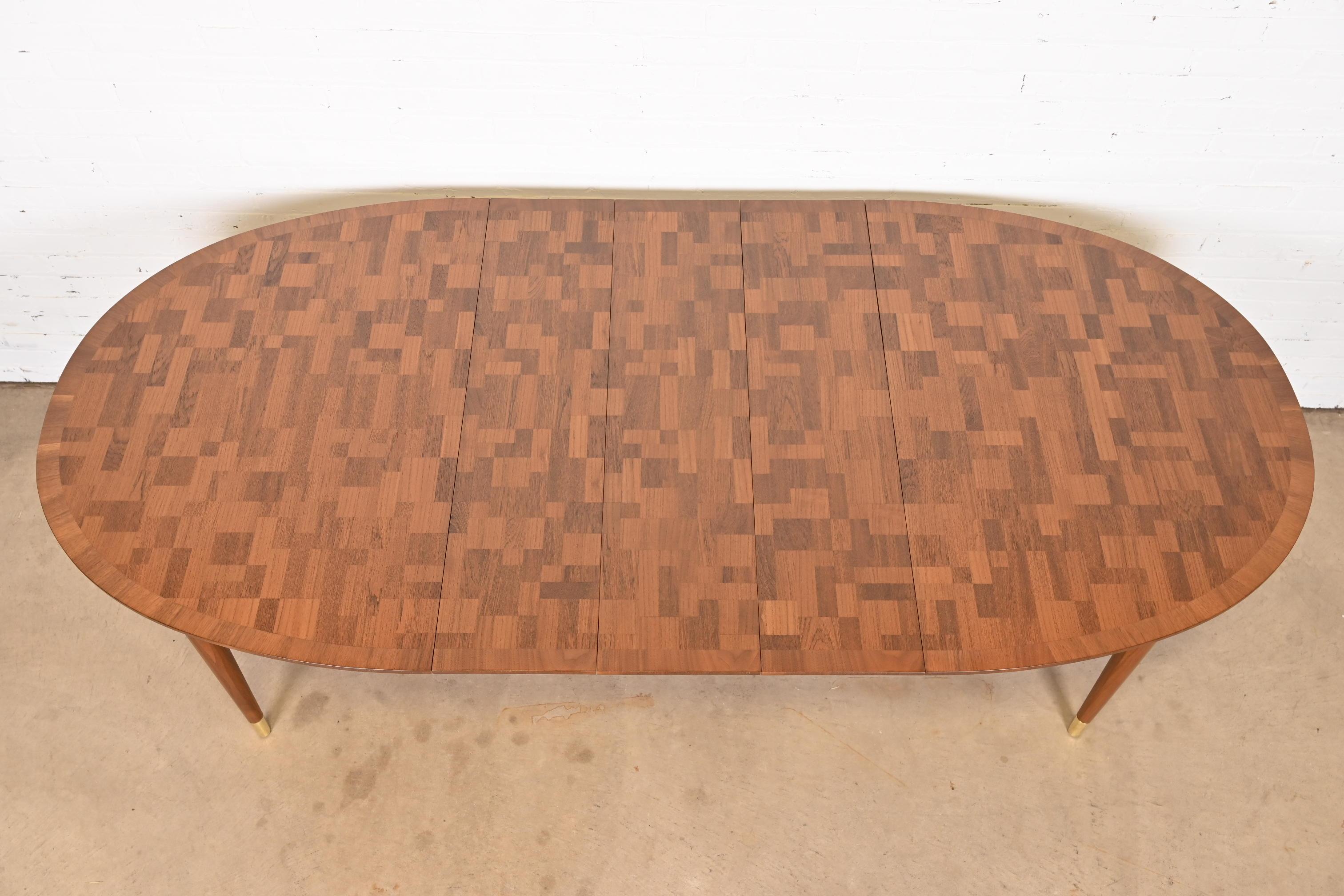 Bert England for Johnson Furniture table de salle à manger en noyer patchwork, revernie en vente 1