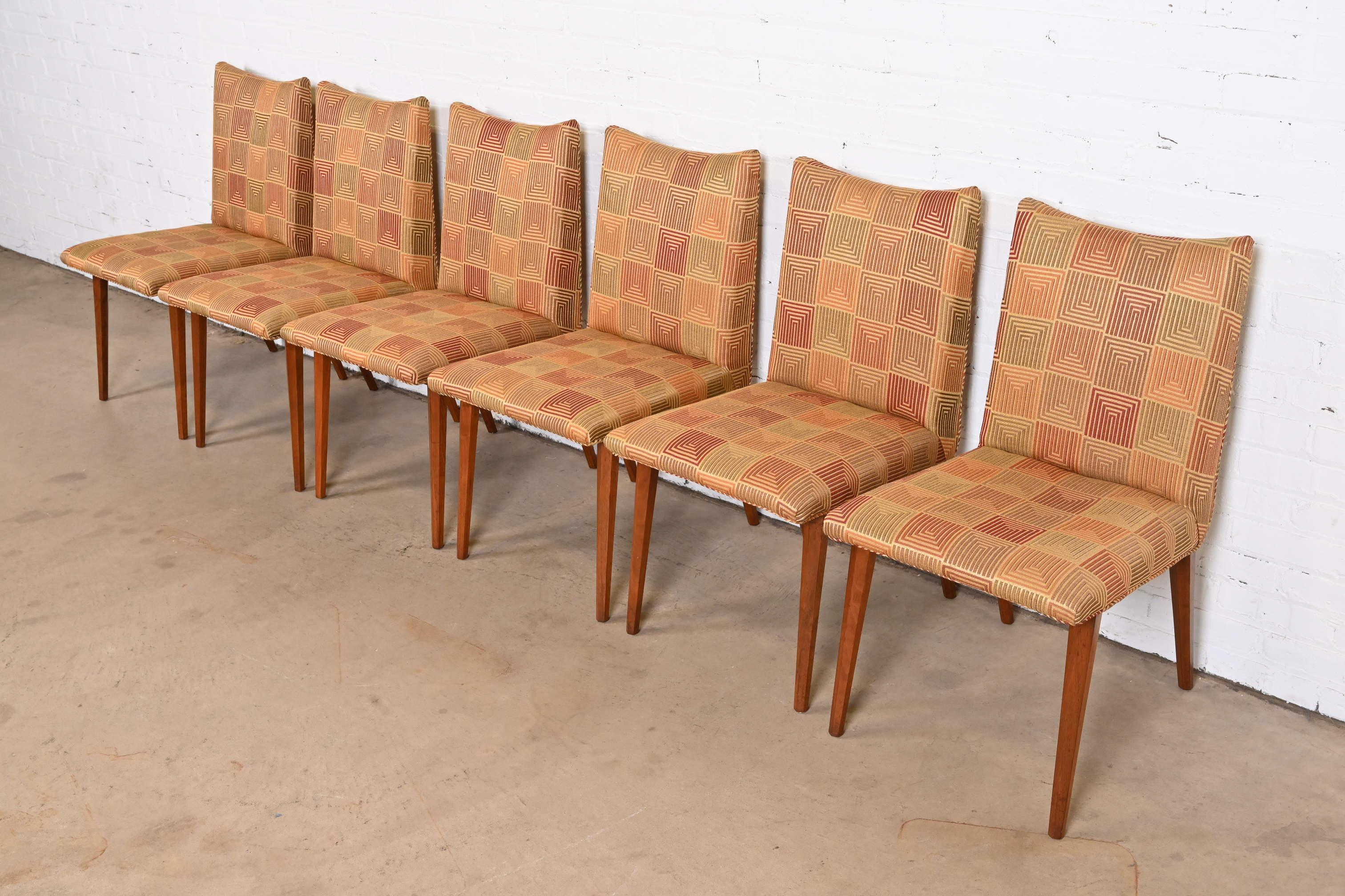 A gorgeous set of six Mid-Century Modern dining chairs

By Bert England for Johnson Furniture

USA, 1960s

Sculpted walnut frames, with a geometric patterned upholstery.

Measures: 18.25
