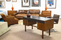 Bert England per Widdicomb Scrivania da ufficio moderna in pelle e legno di noce del metà secolo