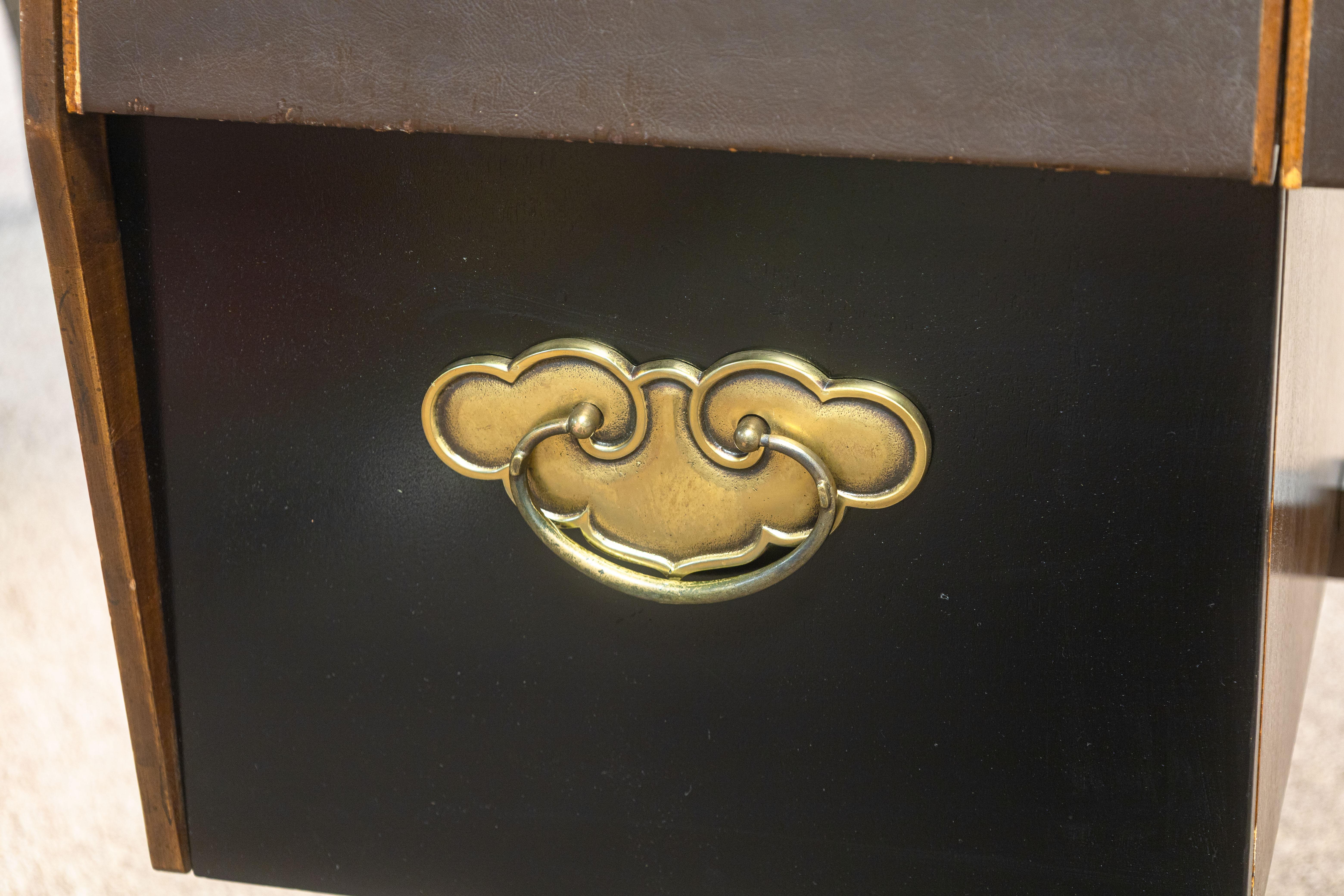 Bert England für Widdicomb Moderner Bürotisch aus Leder und Walnussholz aus der Jahrhundertmitte im Angebot 2