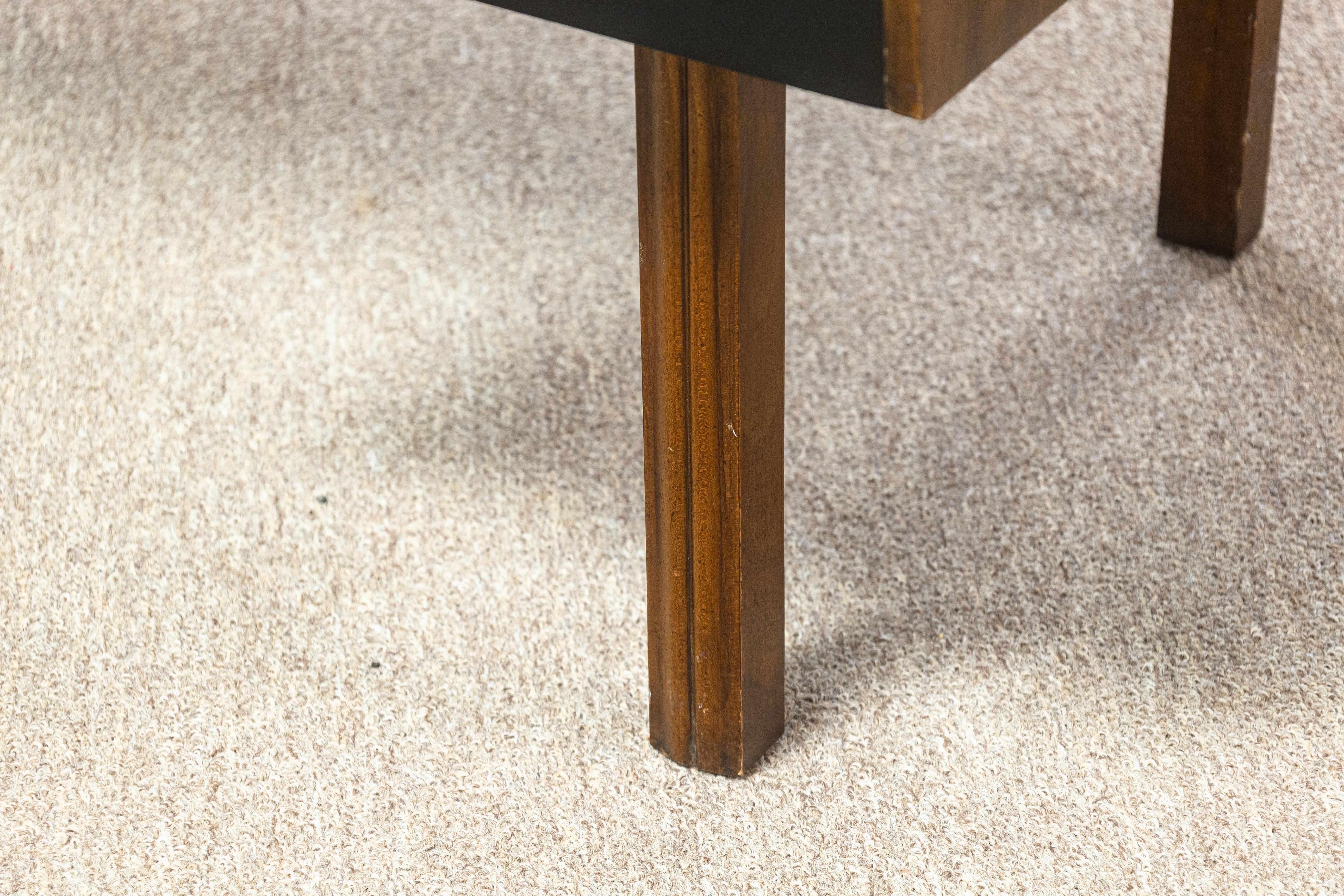 Bert England für Widdicomb Moderner Bürotisch aus Leder und Walnussholz aus der Jahrhundertmitte im Angebot 3