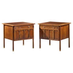 Comodini in noce e ottone di Bert England della metà del secolo scorso - Coppia