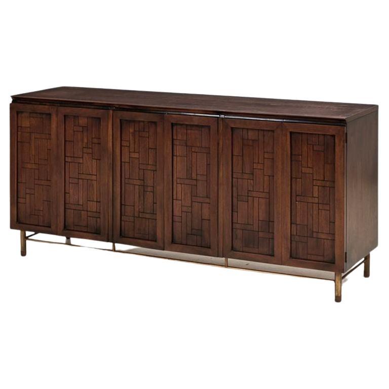 Bert England Nussbaum- und Messing-Credenza, 1970 im Angebot