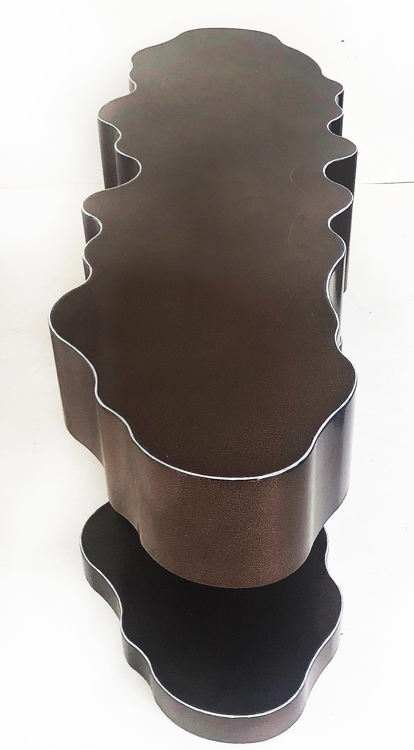 Table basse sculpturale abstraite en aluminium finition revêtement en poudre de Bert Furnari Neuf - En vente à Miami, FL