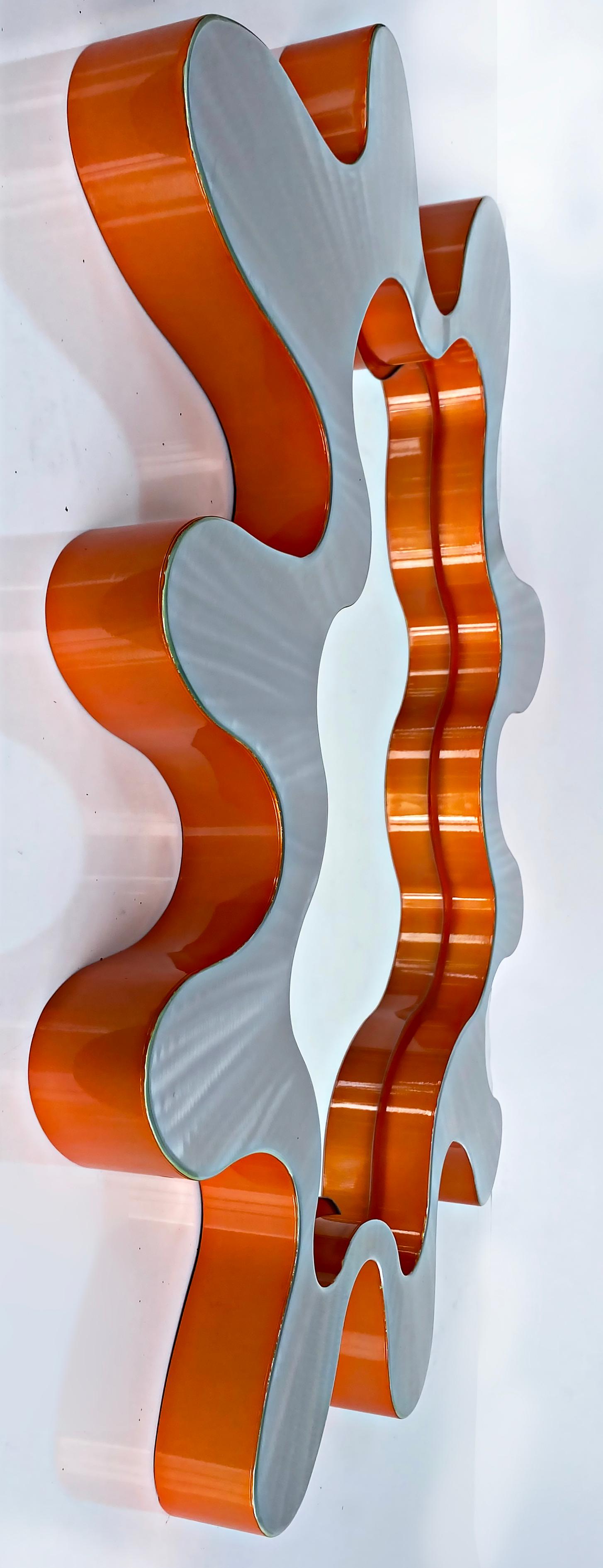 Poudré Miroir mural abstrait de forme libre en aluminium revêtu de poudre du studio Bert Furnari en vente
