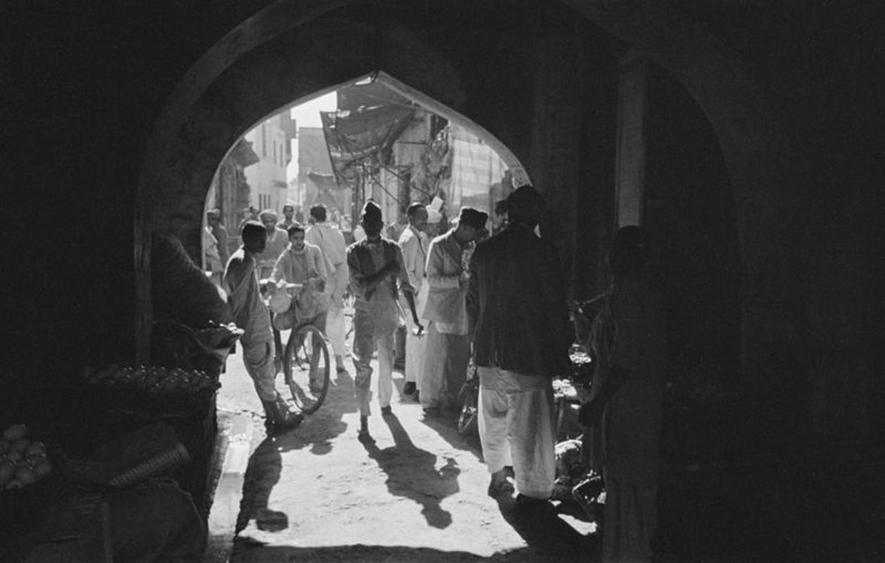 Bert Hardy Black and White Photograph - Baroda City Street