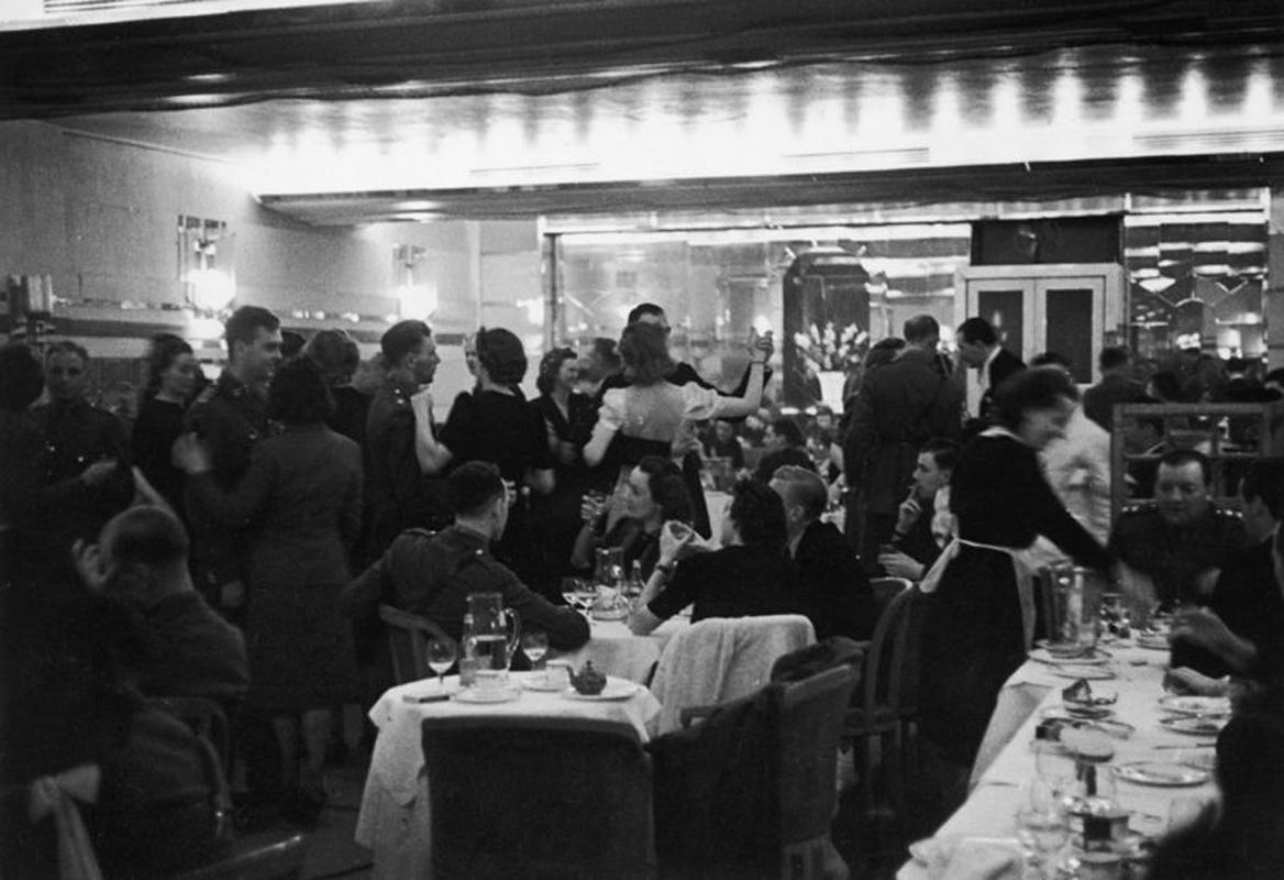 London Dancing - Photograph by Bert Hardy